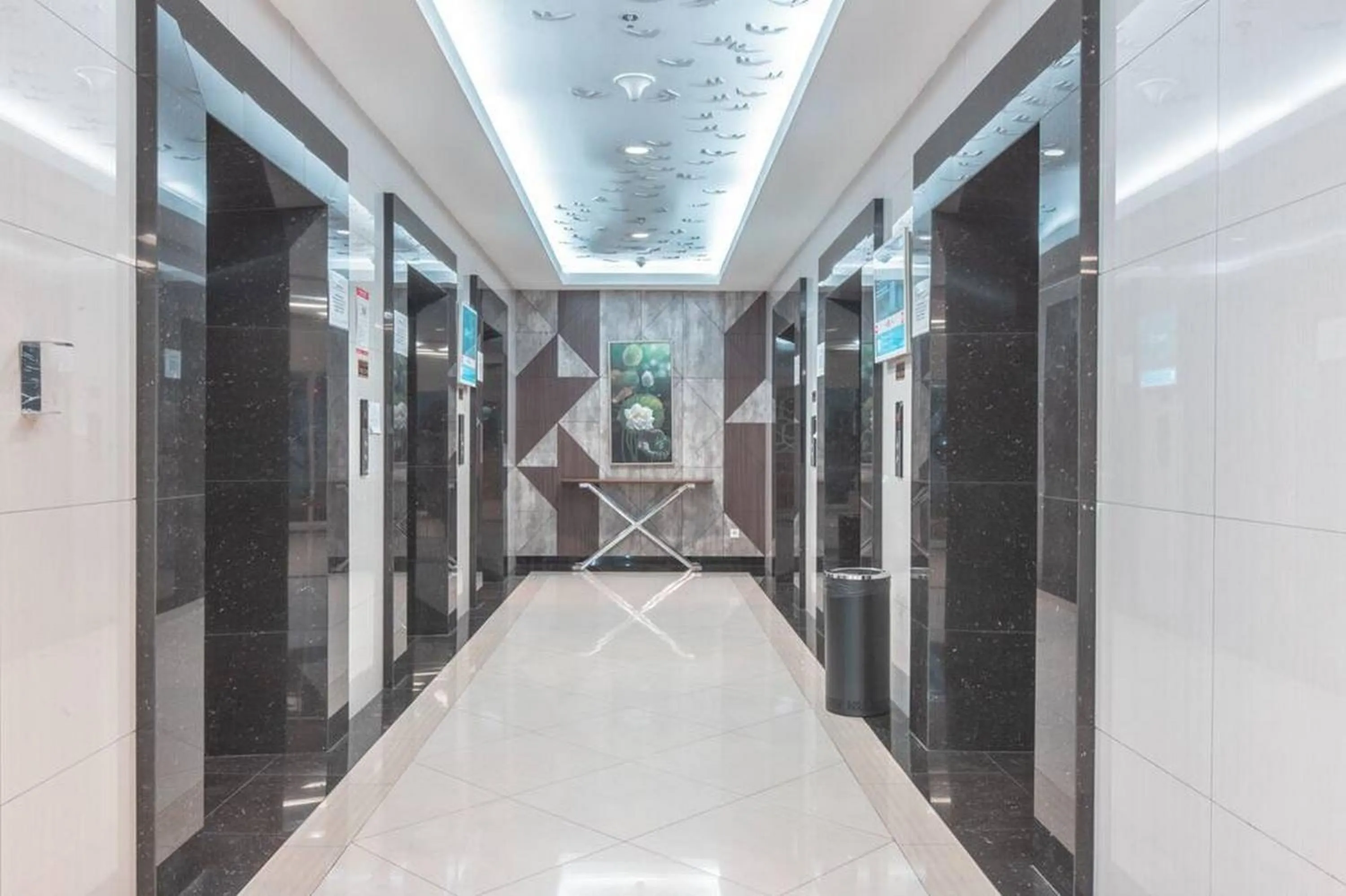 Lobby or reception in RedLiving Apartemen Grand Kamala Lagoon - Pekayon Tower Barclay North