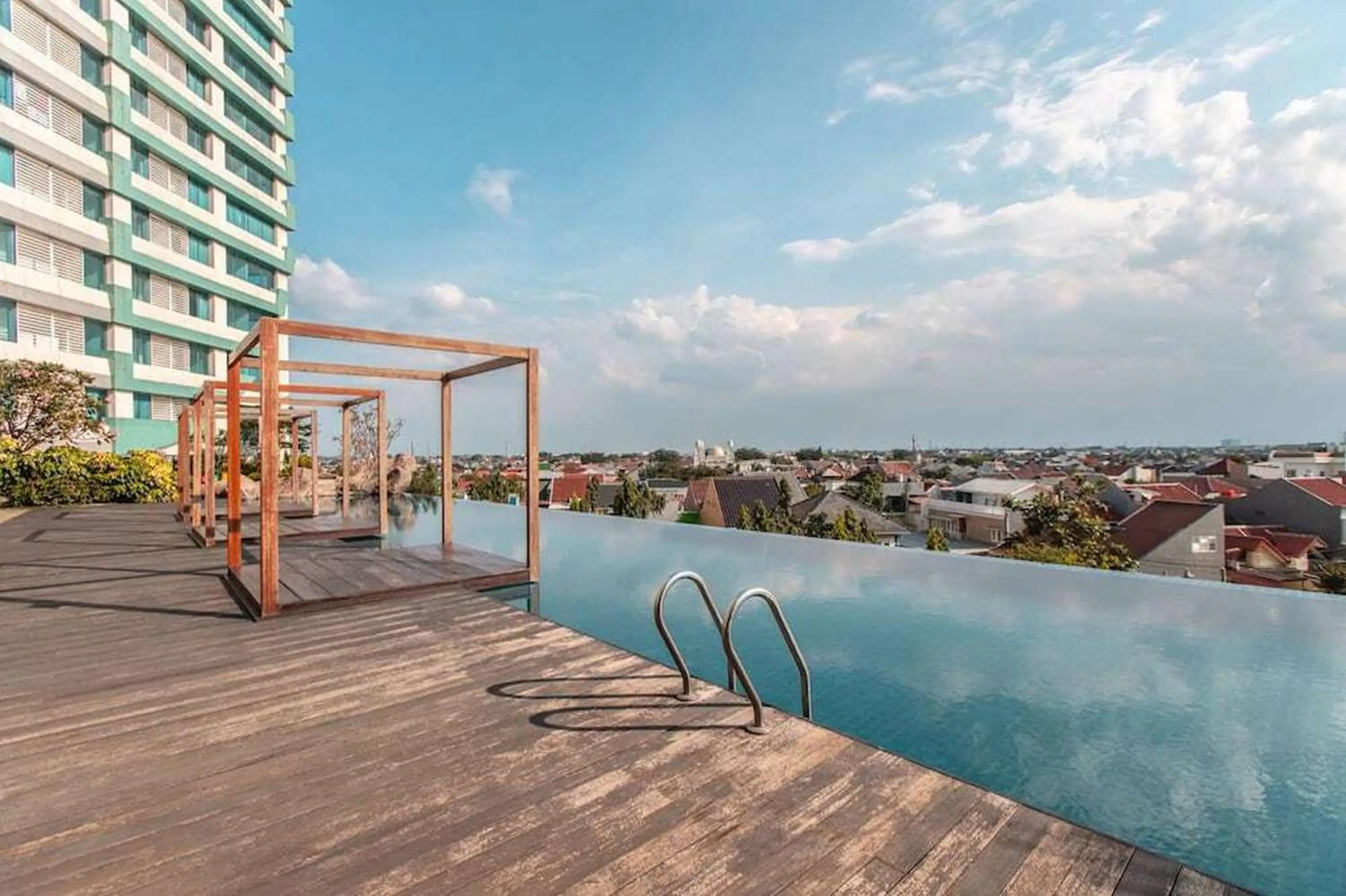 Swimming pool in RedLiving Apartemen Grand Kamala Lagoon - Pekayon Tower Barclay North