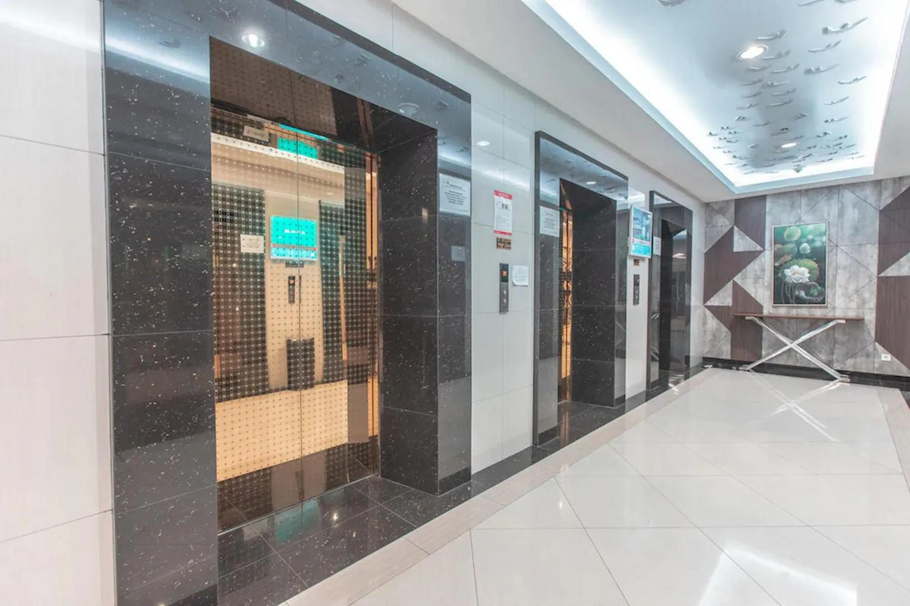 Lobby or reception in RedLiving Apartemen Grand Kamala Lagoon - Pekayon Tower Barclay North