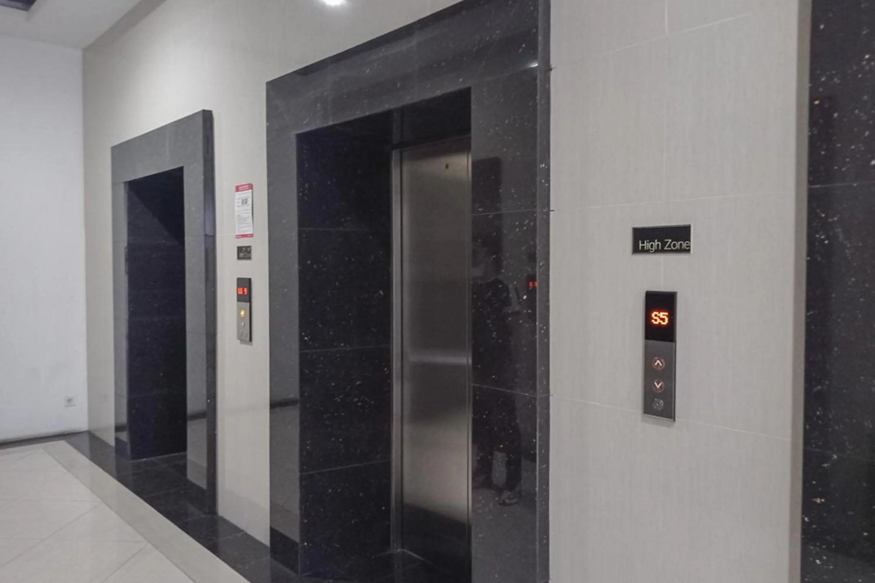 Property building in RedLiving Apartemen Grand Kamala Lagoon - Pekayon Tower Barclay North