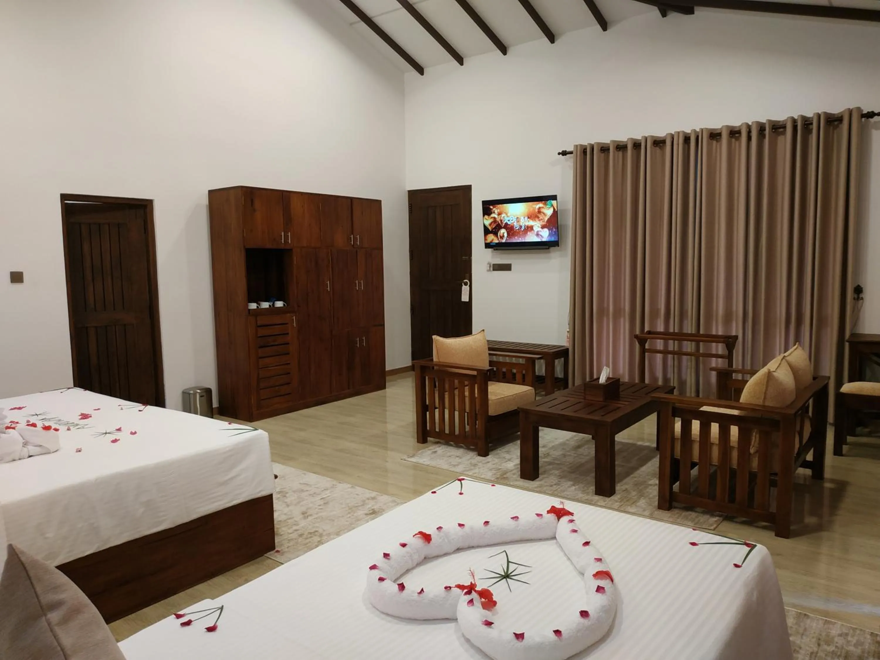Bed in Sigiriya Cashew Palace Resort
