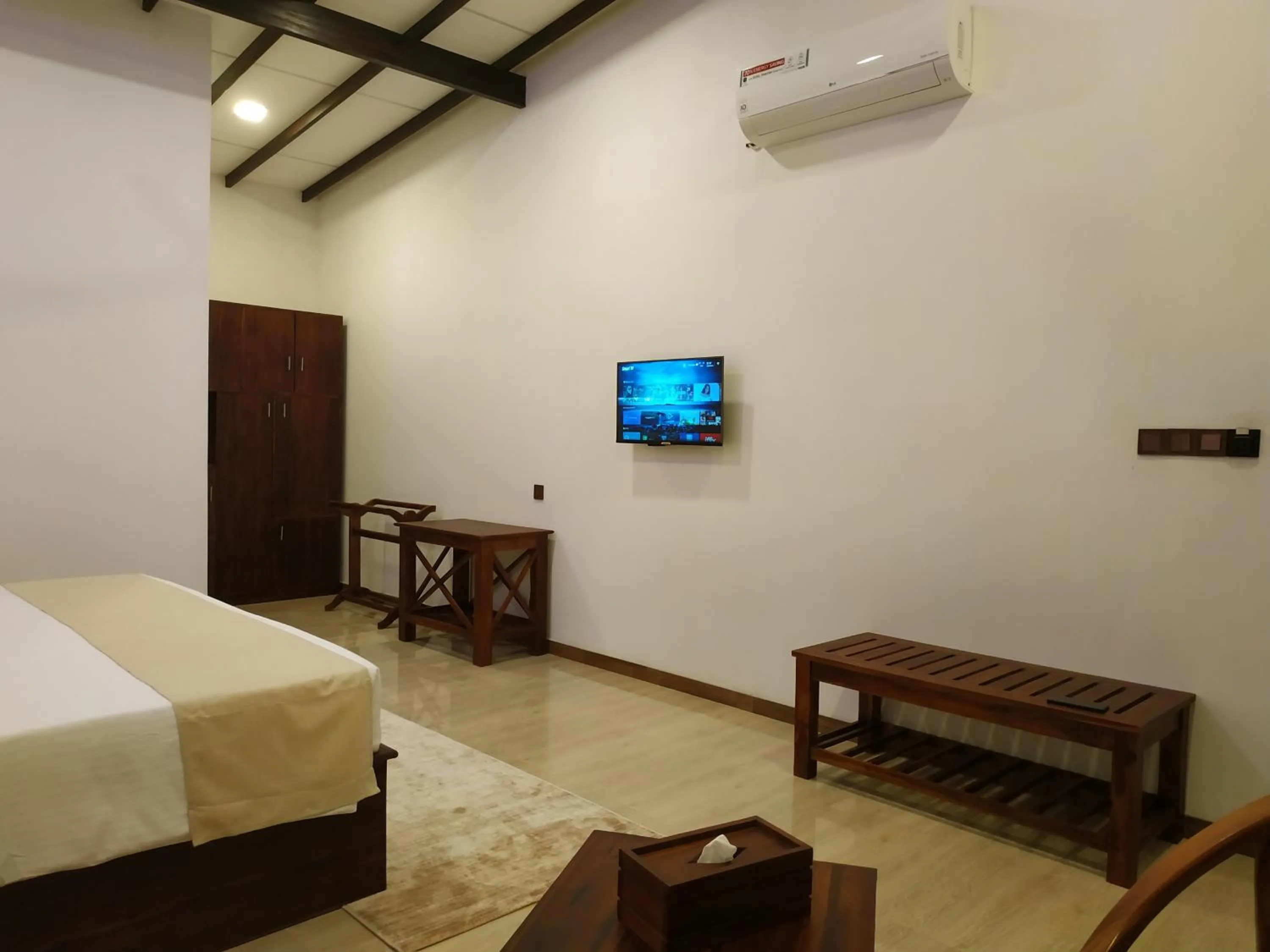 TV and multimedia, Bed in Sigiriya Cashew Palace Resort