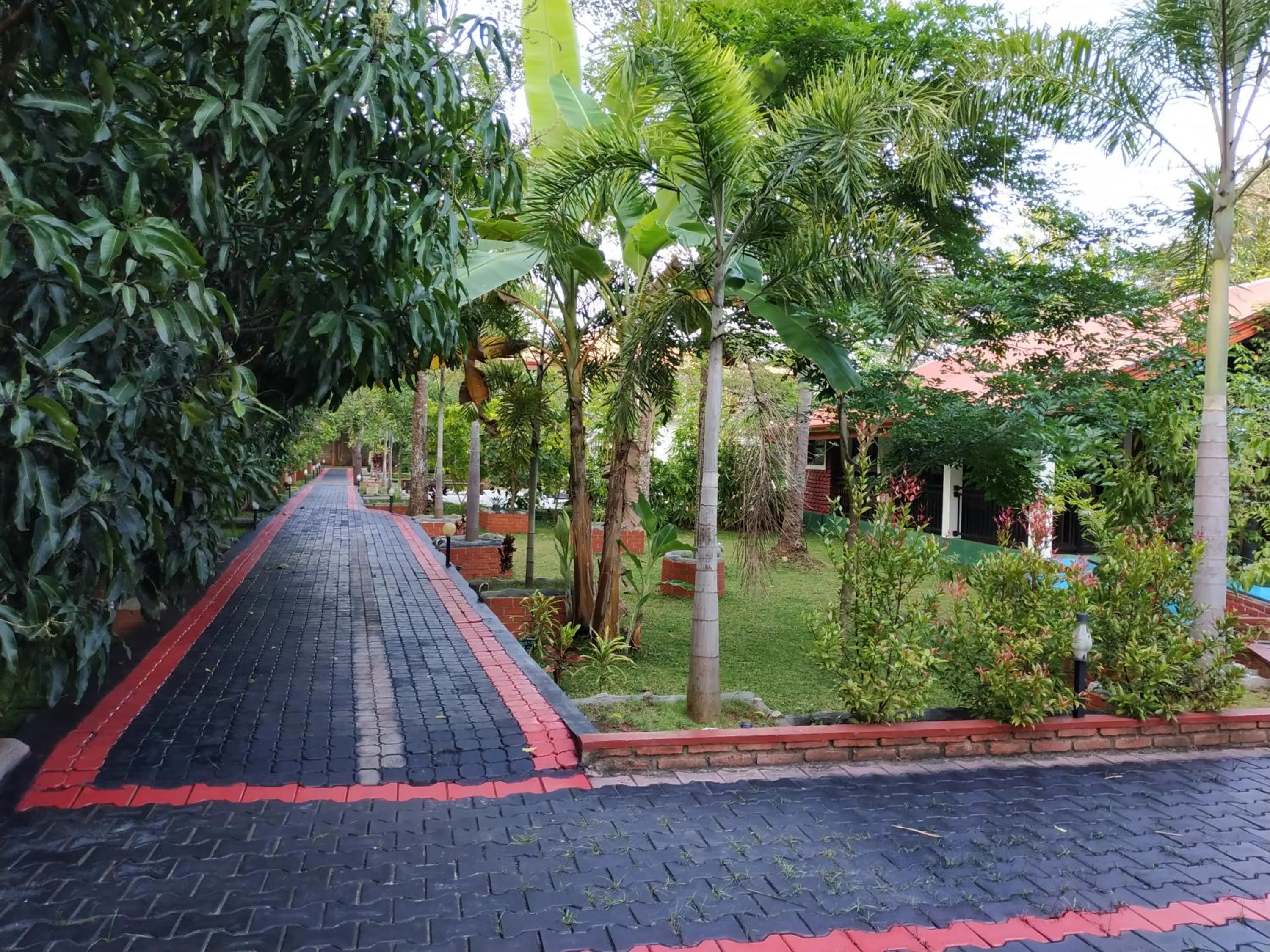 Sigiriya Cashew Palace Resort