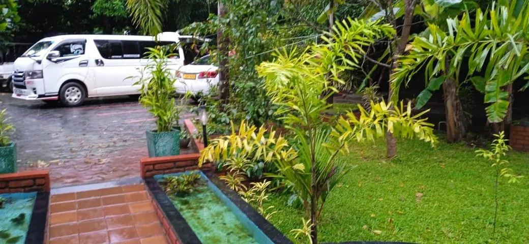 Sigiriya Cashew Palace Resort