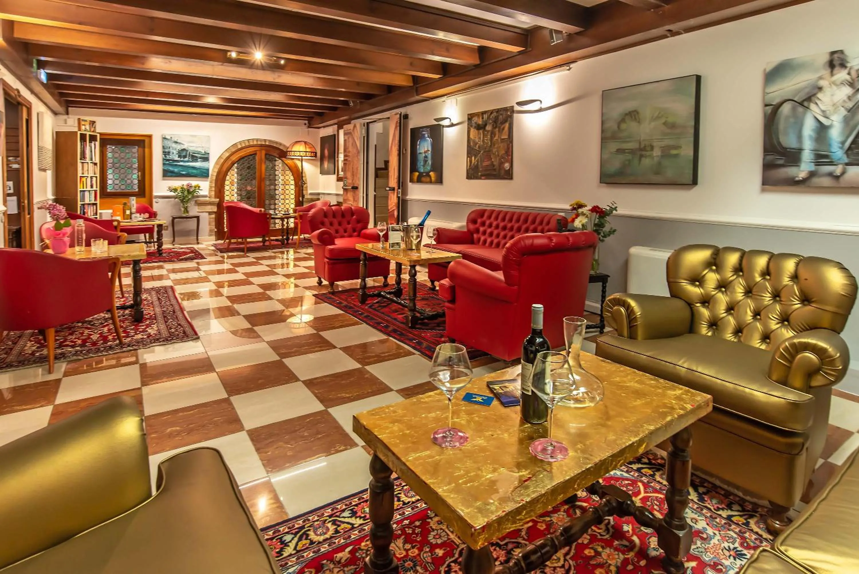 Lobby or reception in Hotel La Fenice et Des Artistes