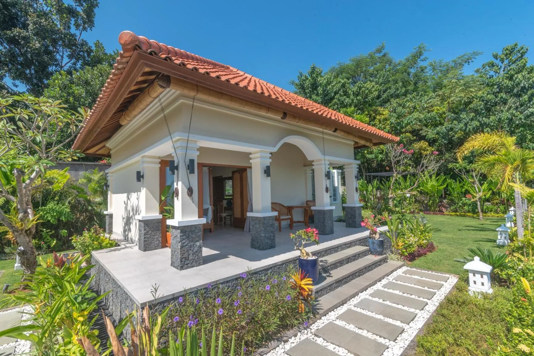 Property building in Villa Mata Hari