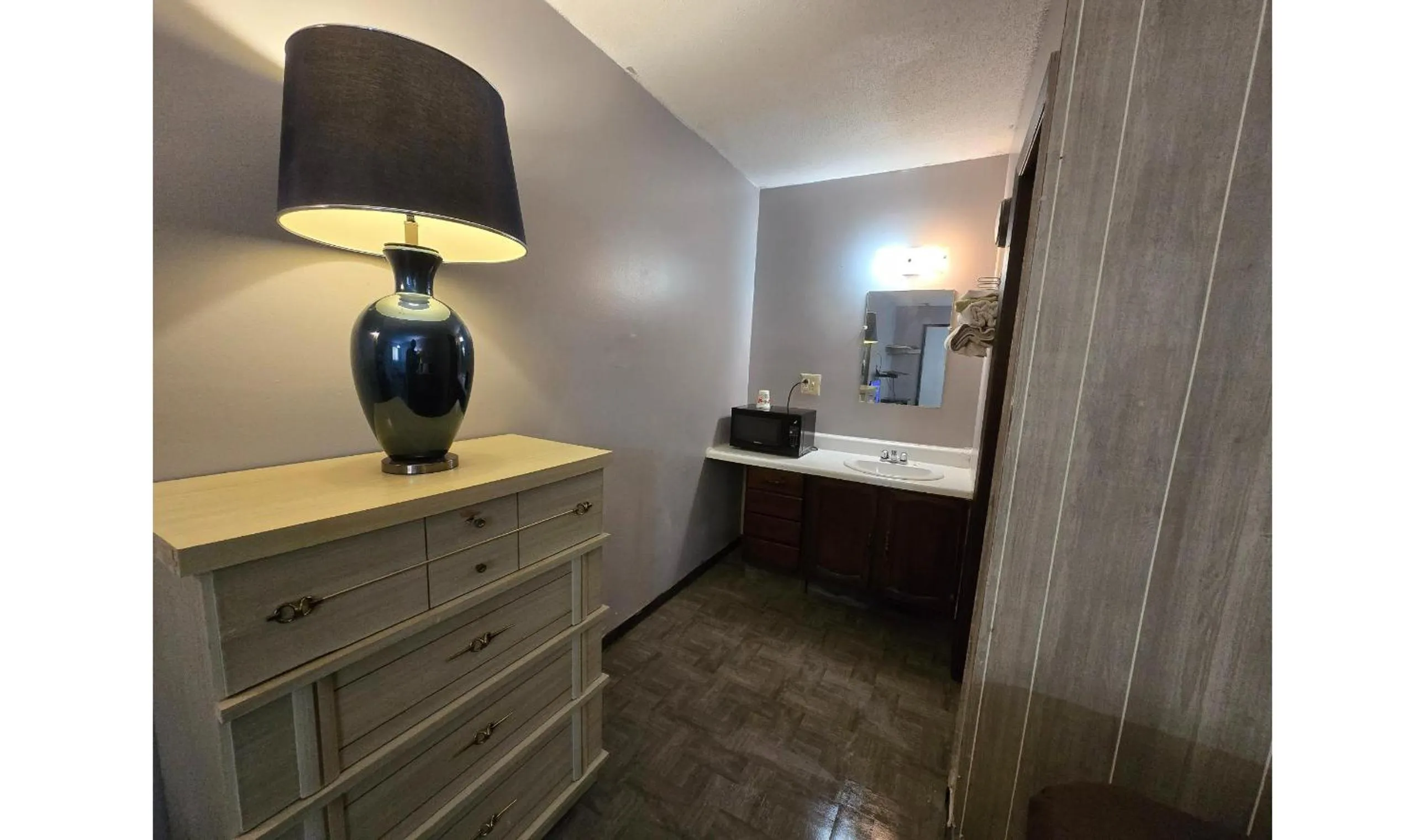 Bedroom in OYO Sandman Inn