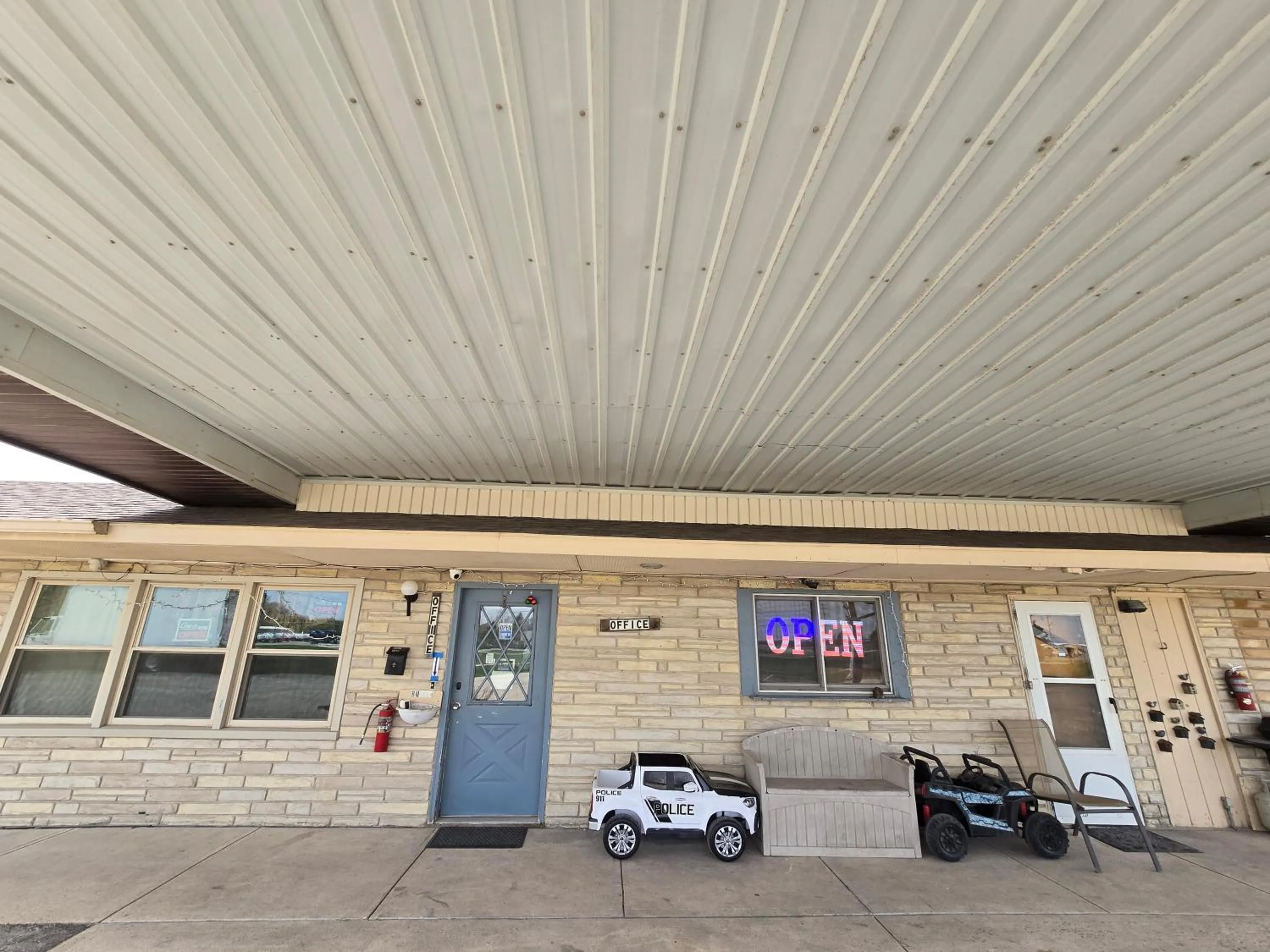 Parking in OYO Sandman Inn