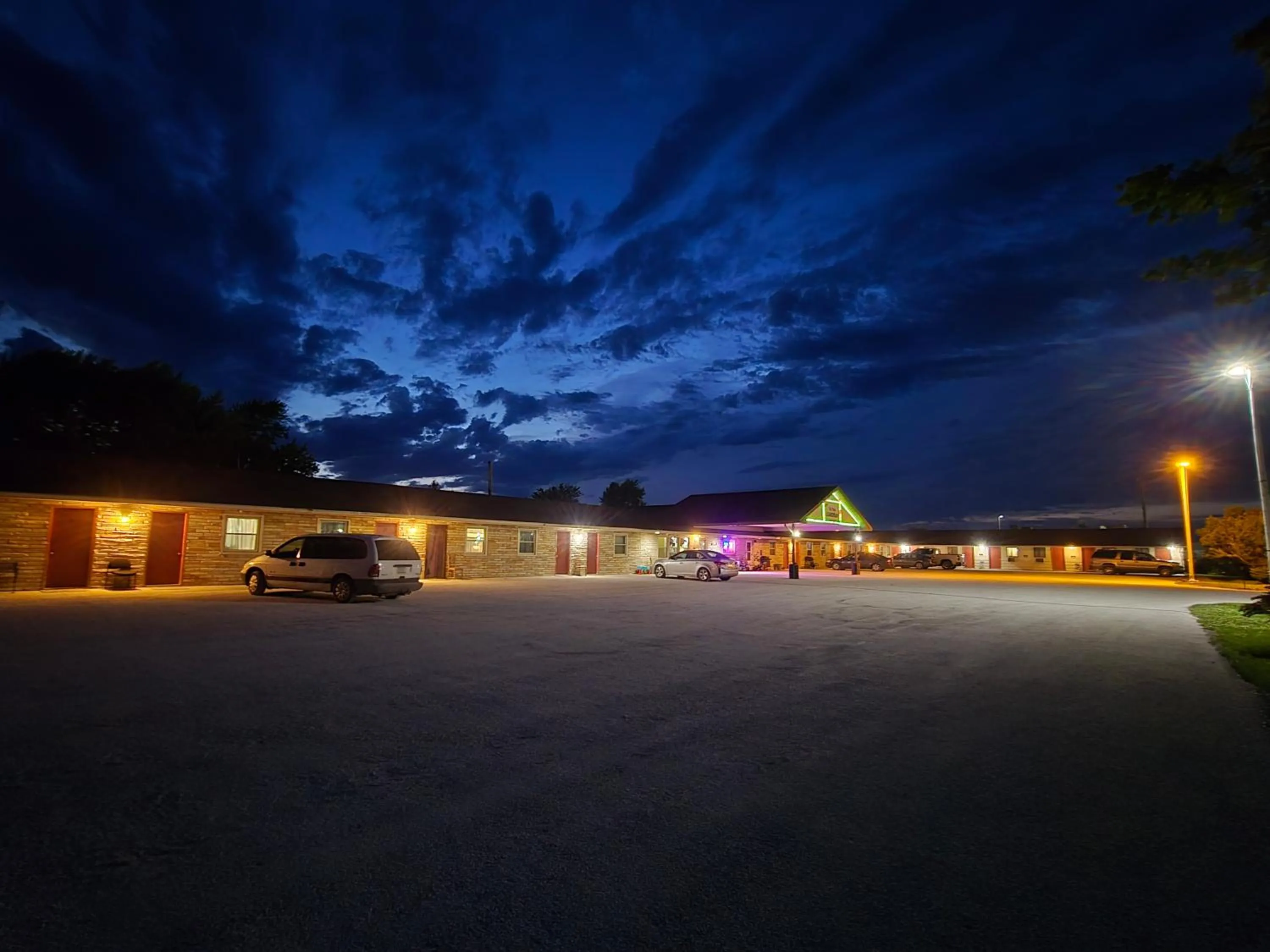 Parking in OYO Sandman Inn