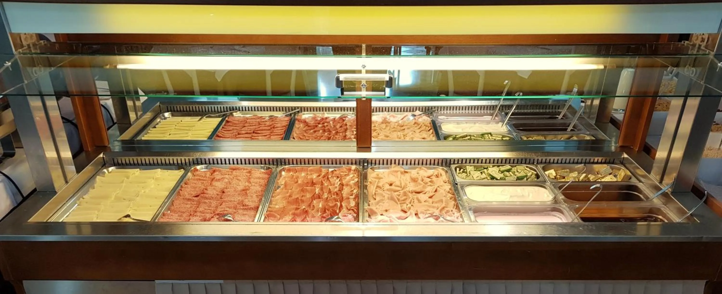 Continental breakfast in Hotel Mediterraneo