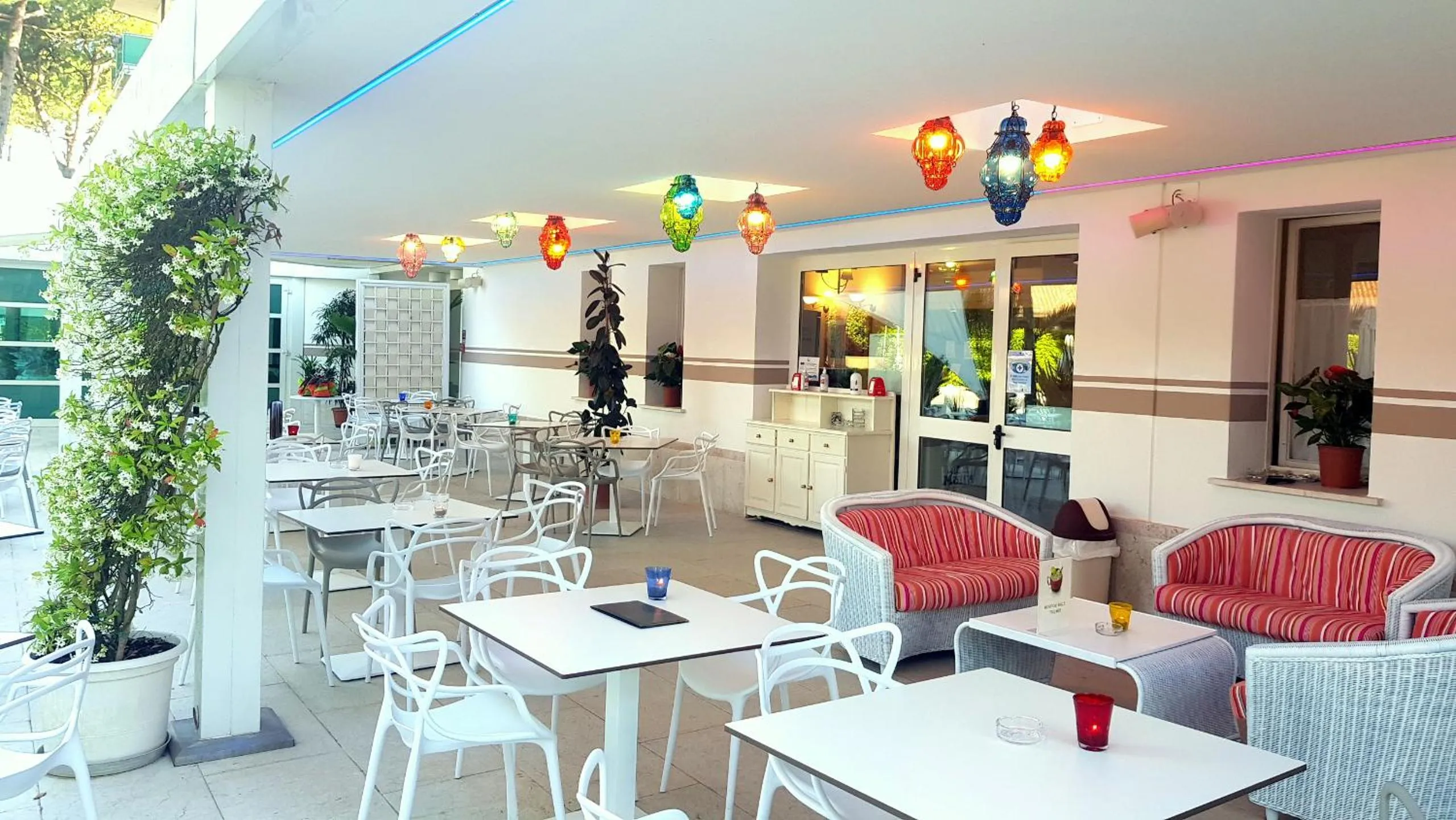 Communal lounge/ TV room in Hotel Mediterraneo