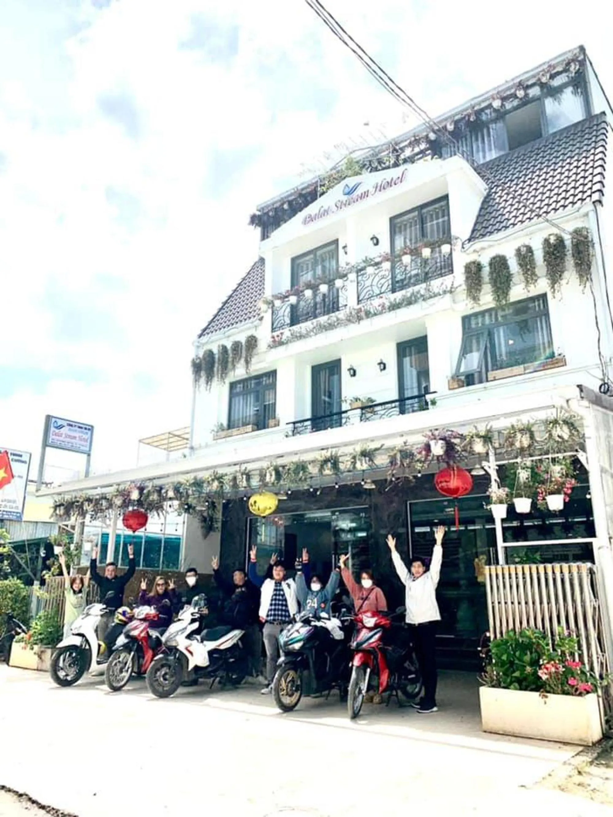 People in DALAT STREAM HOTEL-Khách sạn đẹp Đà Lạt