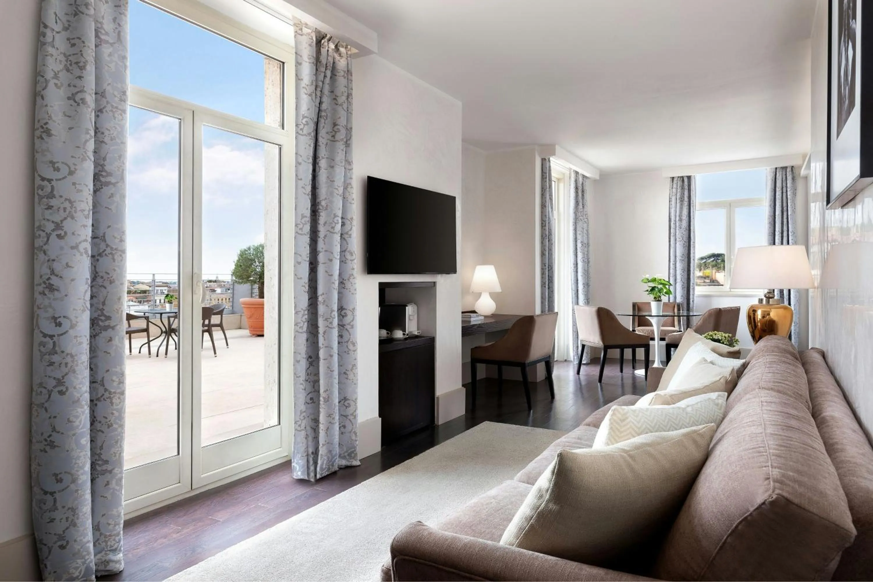 Photo of the whole room in Sina Bernini Bristol, Autograph Collection