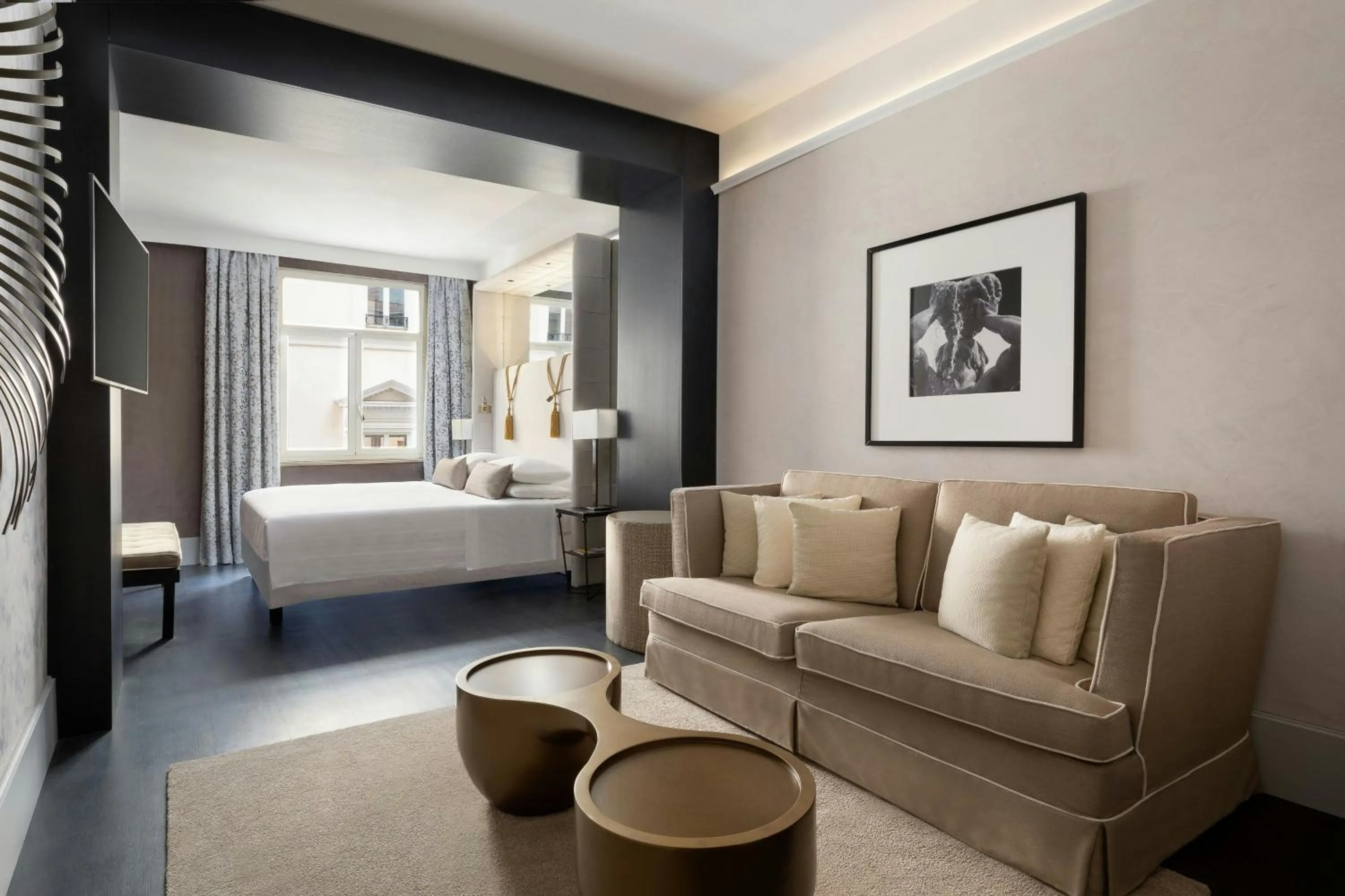 Photo of the whole room, Bed in Sina Bernini Bristol, Autograph Collection