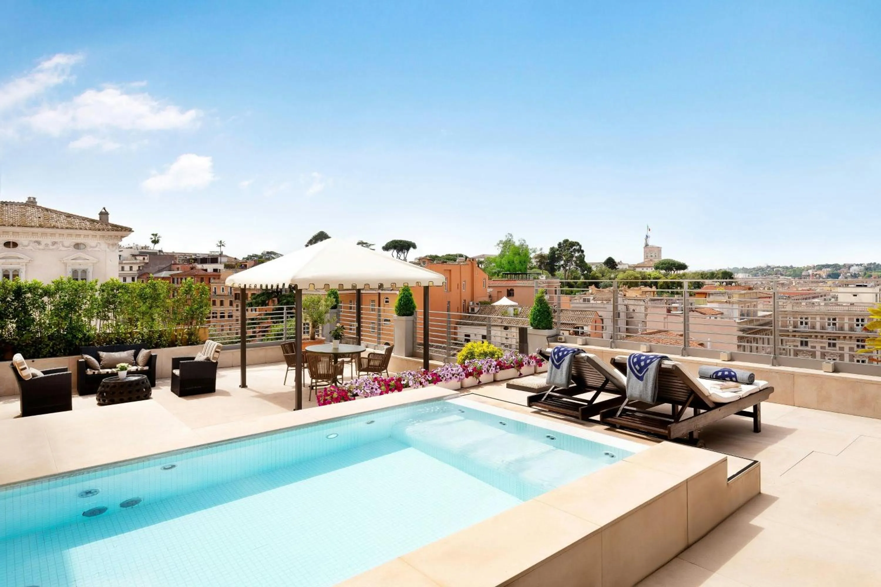 Photo of the whole room in Sina Bernini Bristol, Autograph Collection