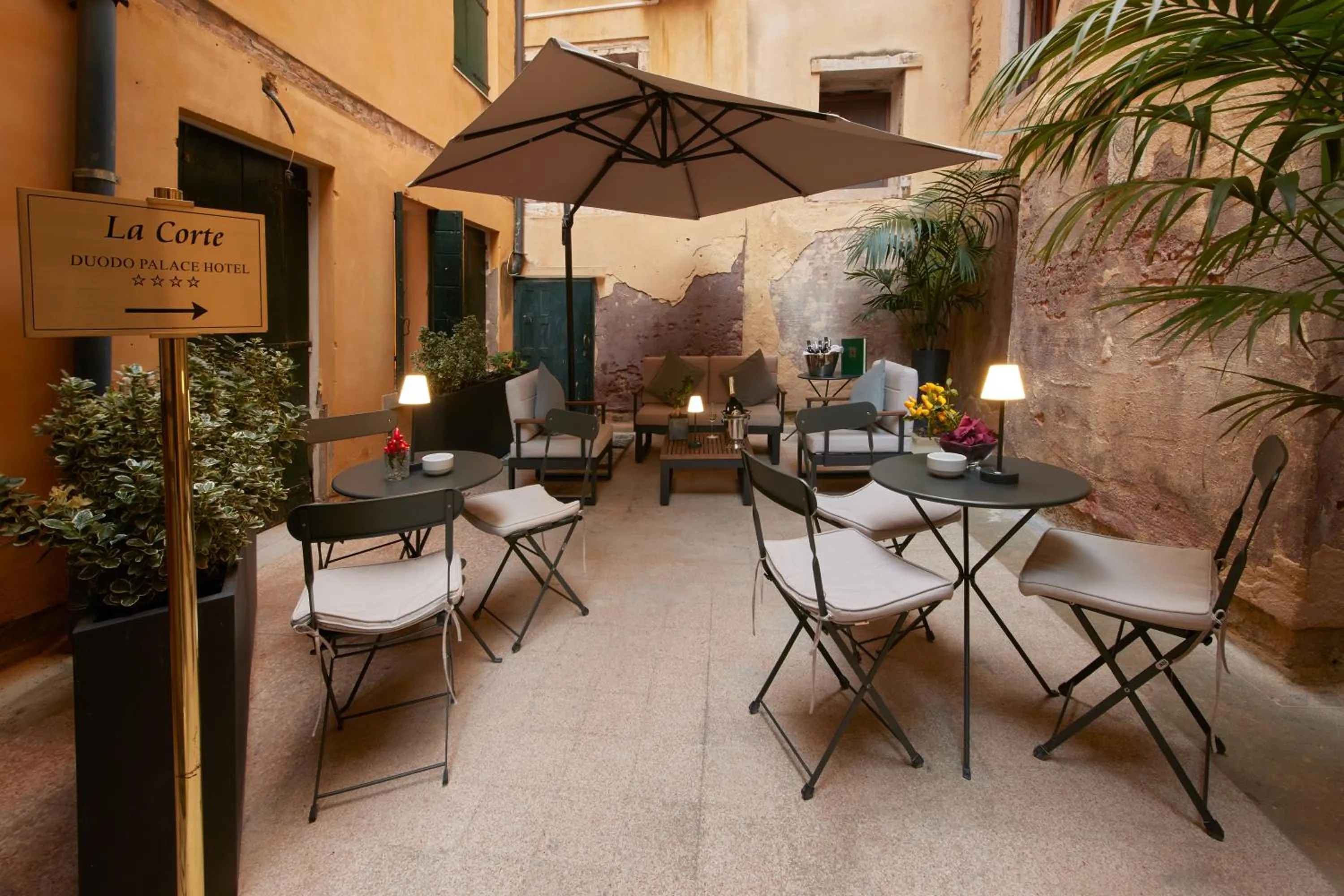 Restaurant/places to eat in Duodo Palace Hotel