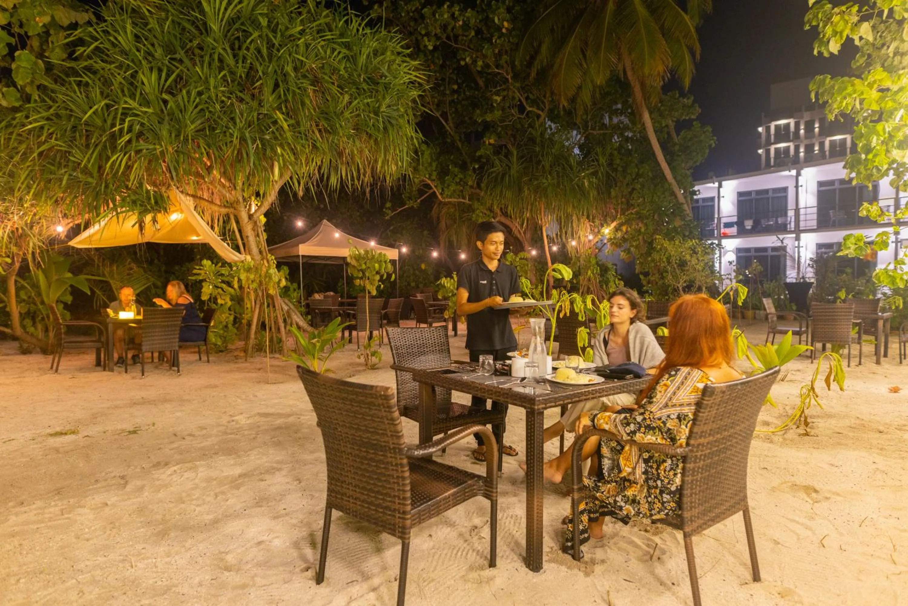Restaurant/places to eat in Atoll Residence Dhangethi