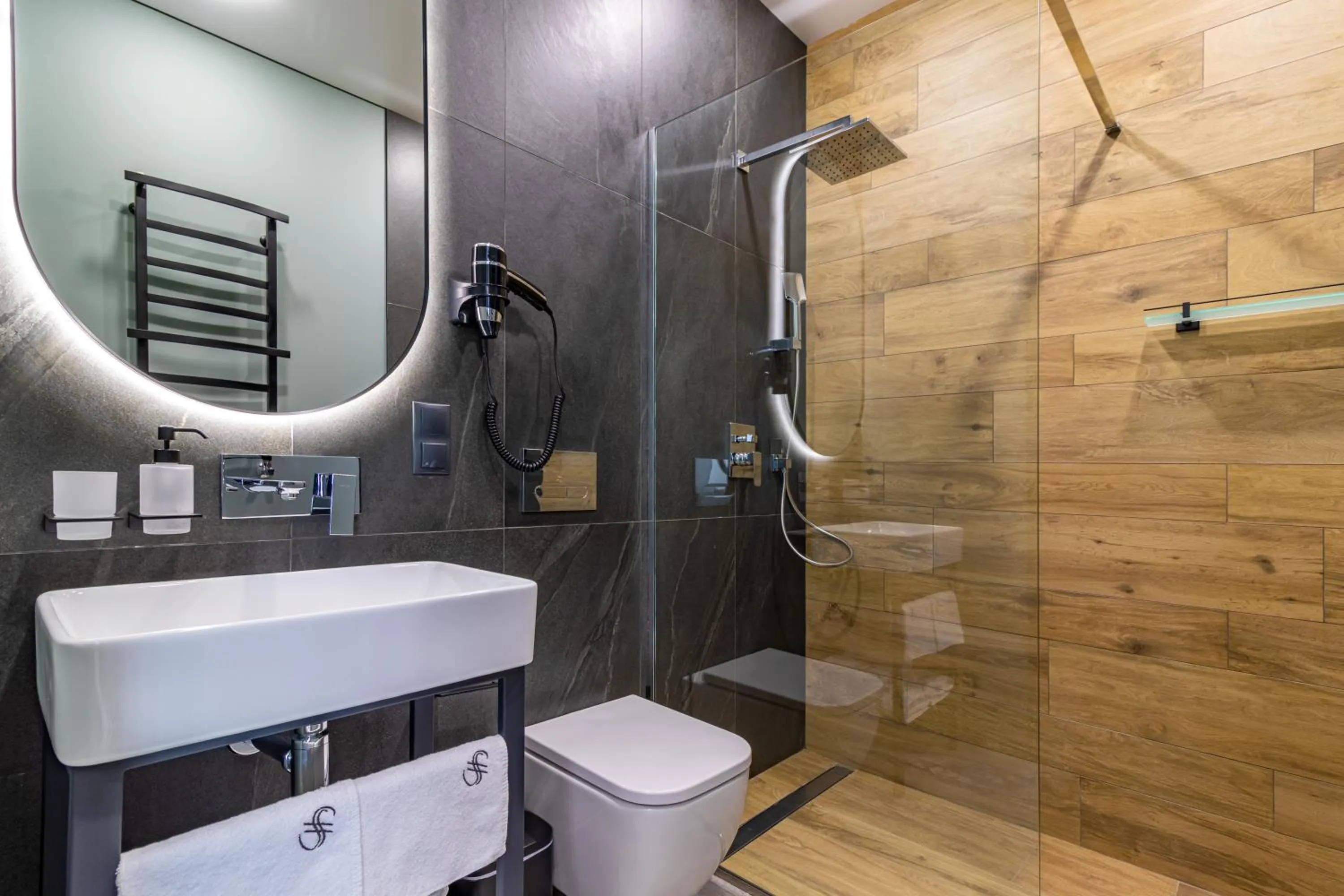 Shower in Shelter Apart Hotel