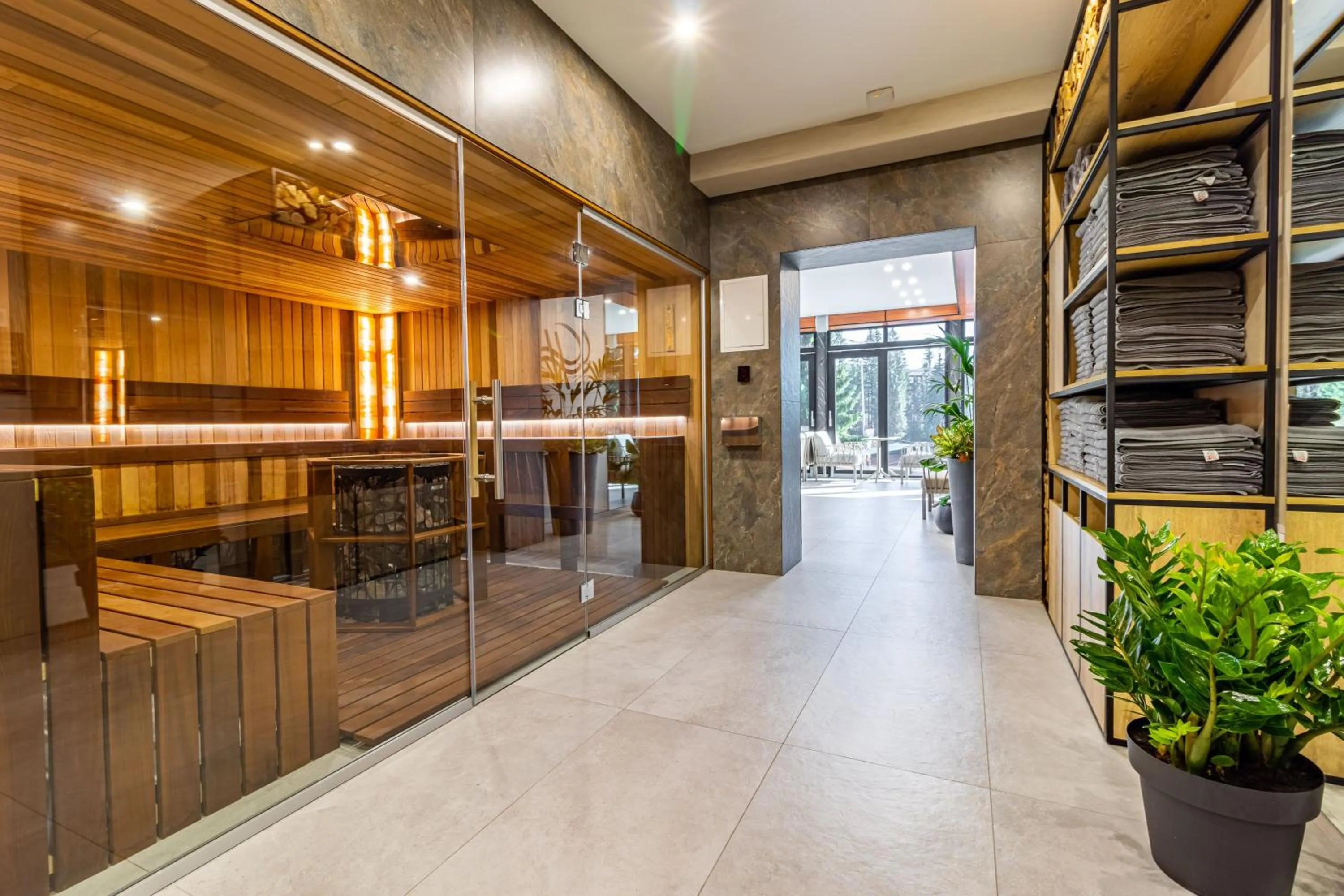 Hot Tub in Shelter Apart Hotel