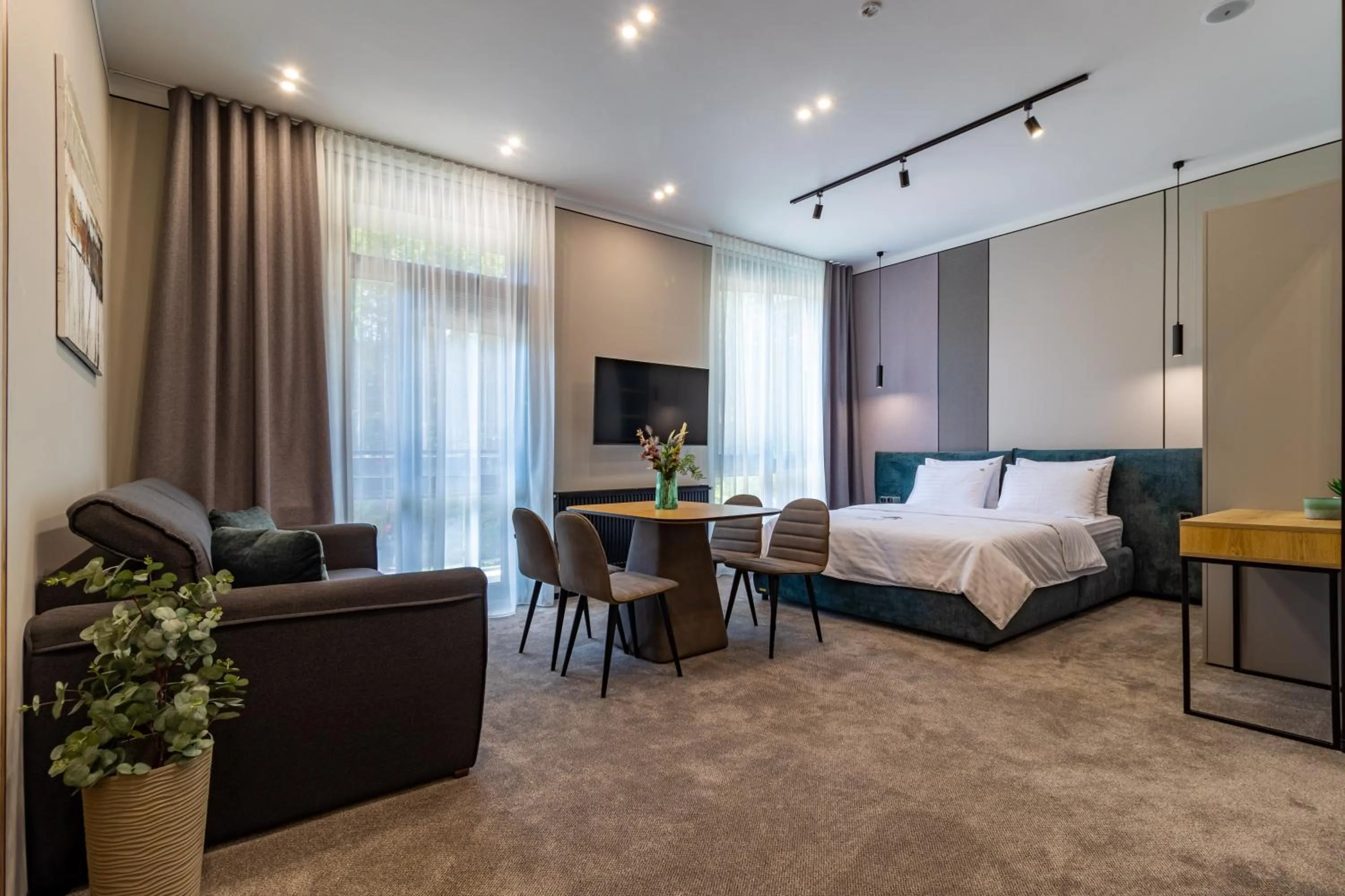 Photo of the whole room, Bed in Shelter Apart Hotel