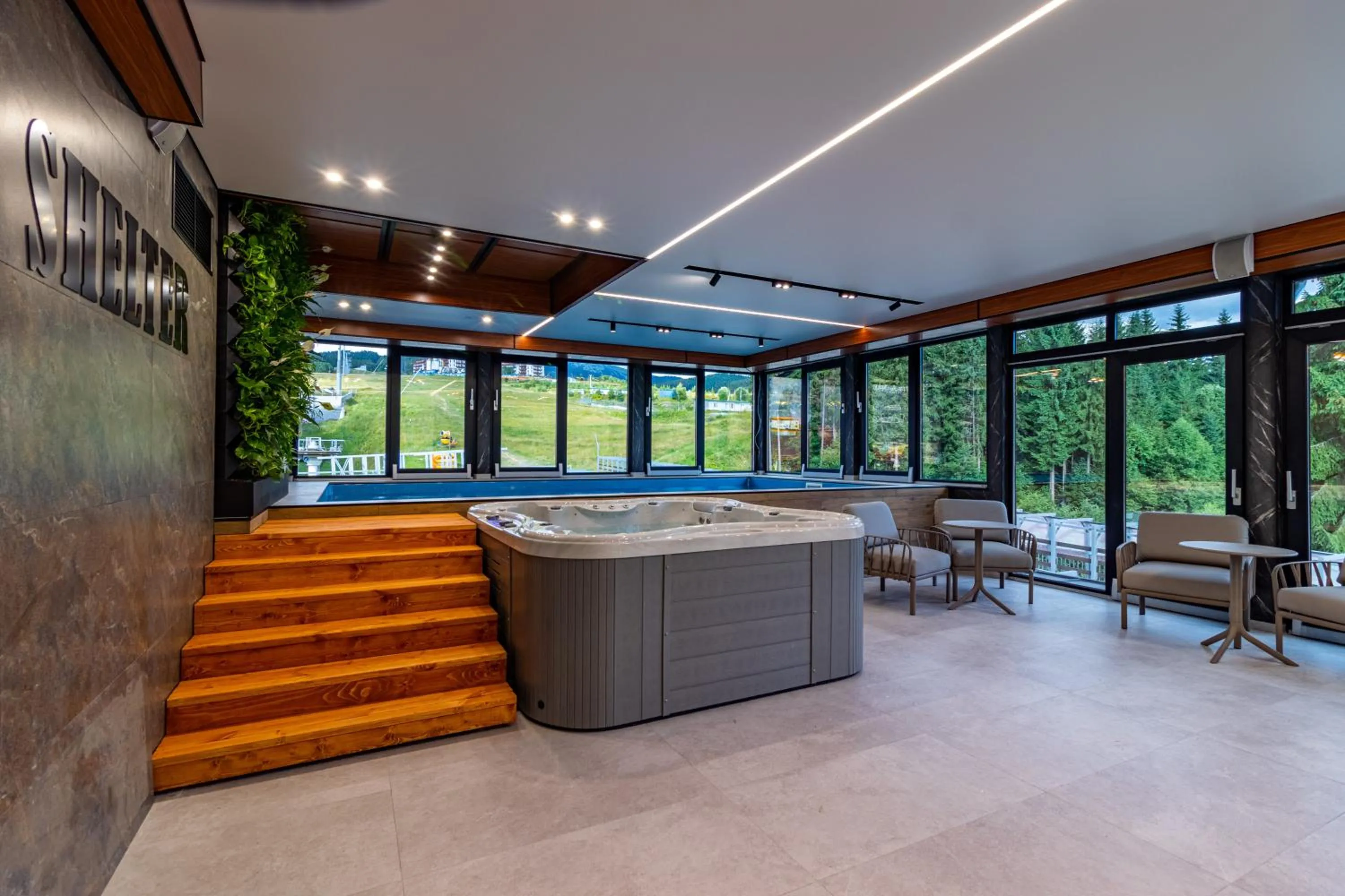 Hot Tub in Shelter Apart Hotel