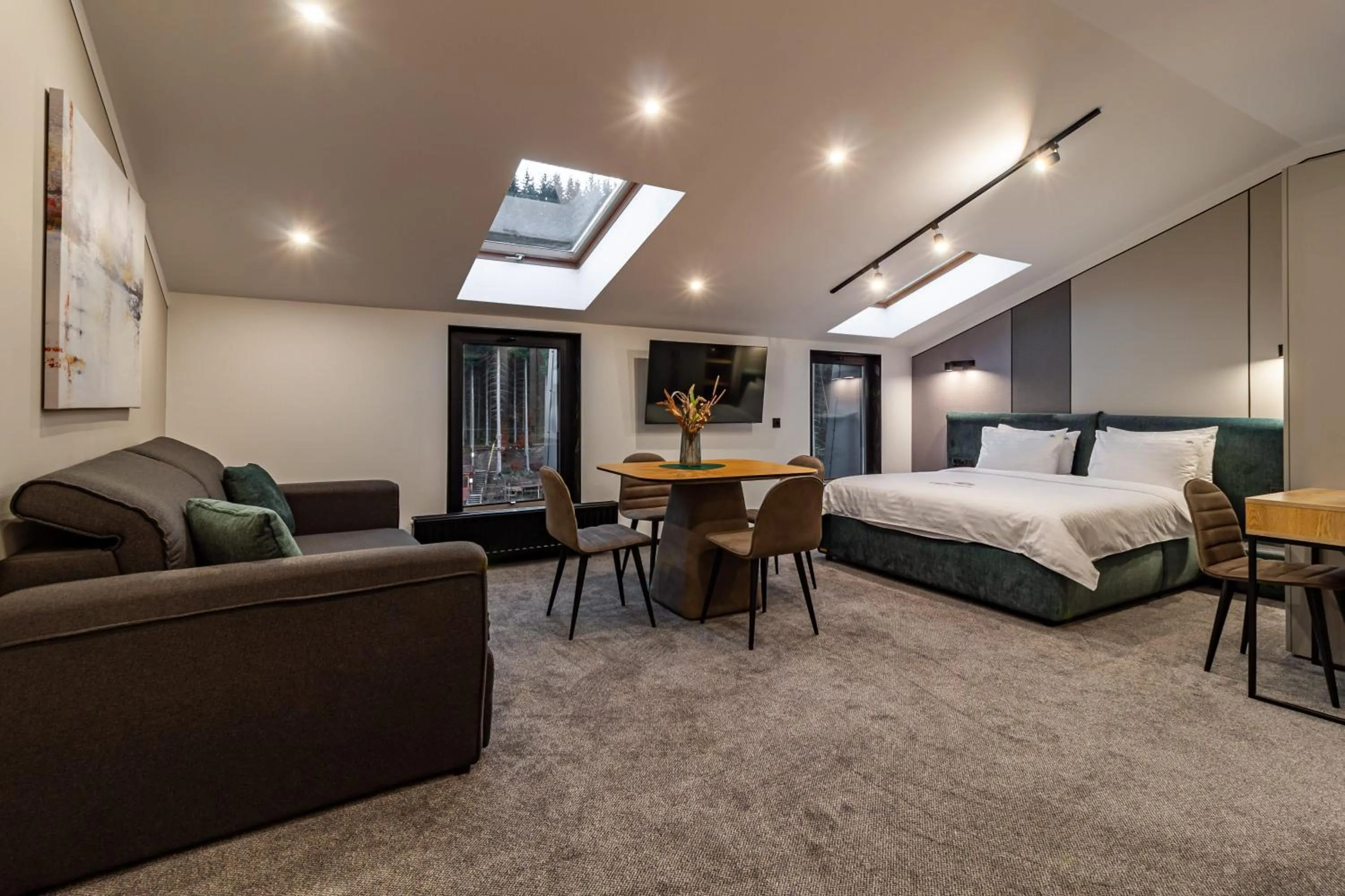 Photo of the whole room, Bed in Shelter Apart Hotel