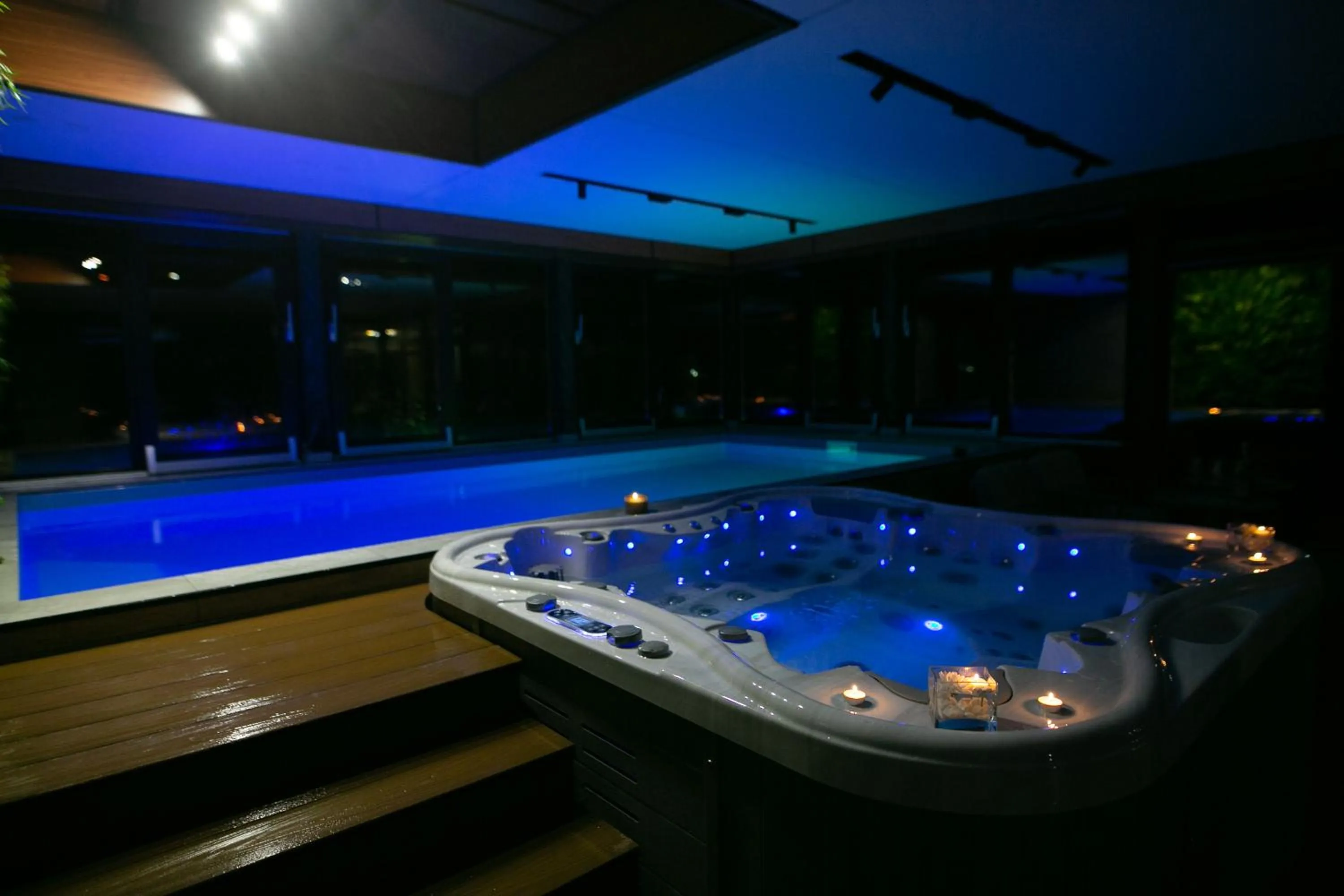 Swimming pool in Shelter Apart Hotel