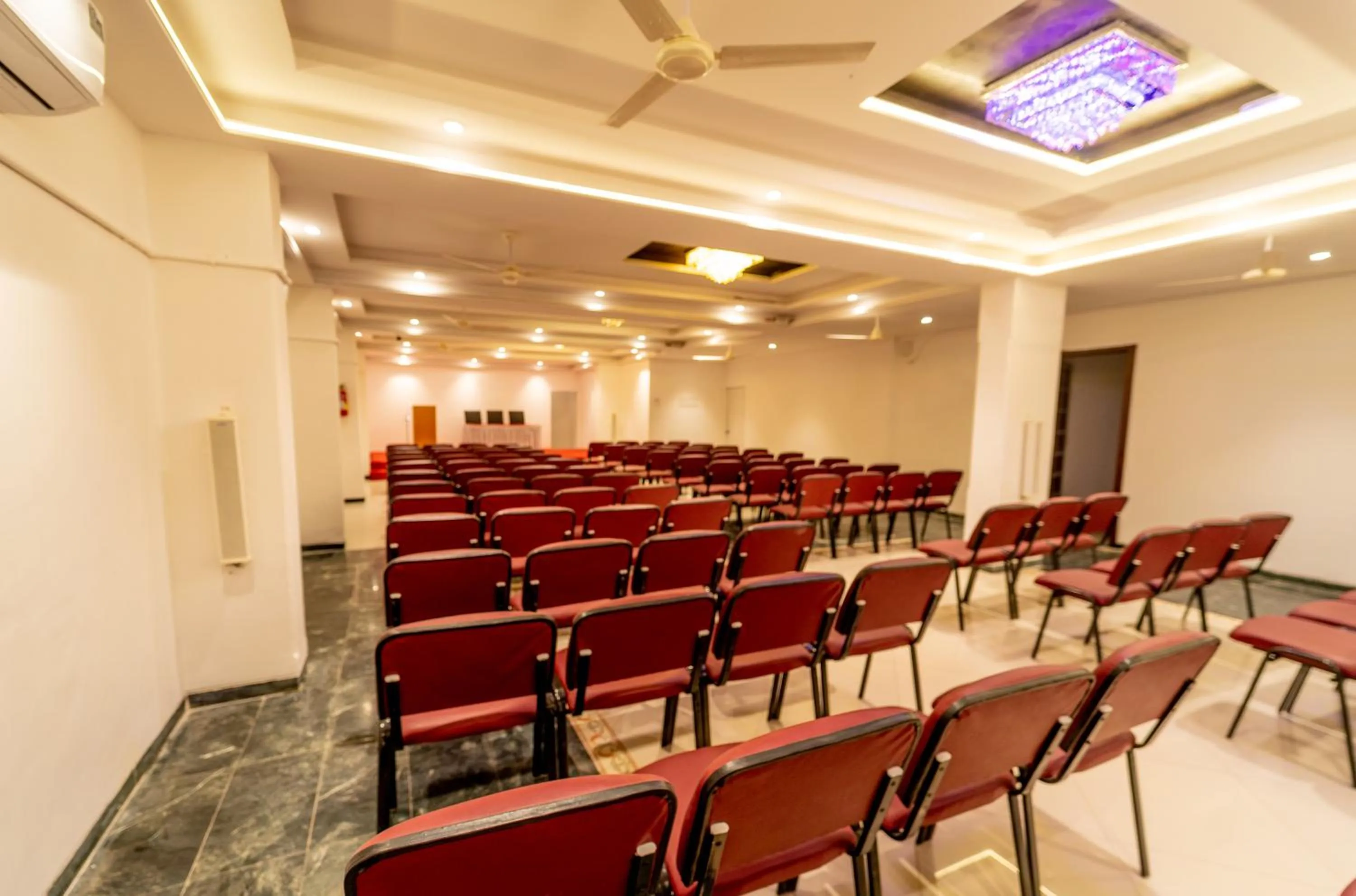 Business facilities in Hotel Kewal