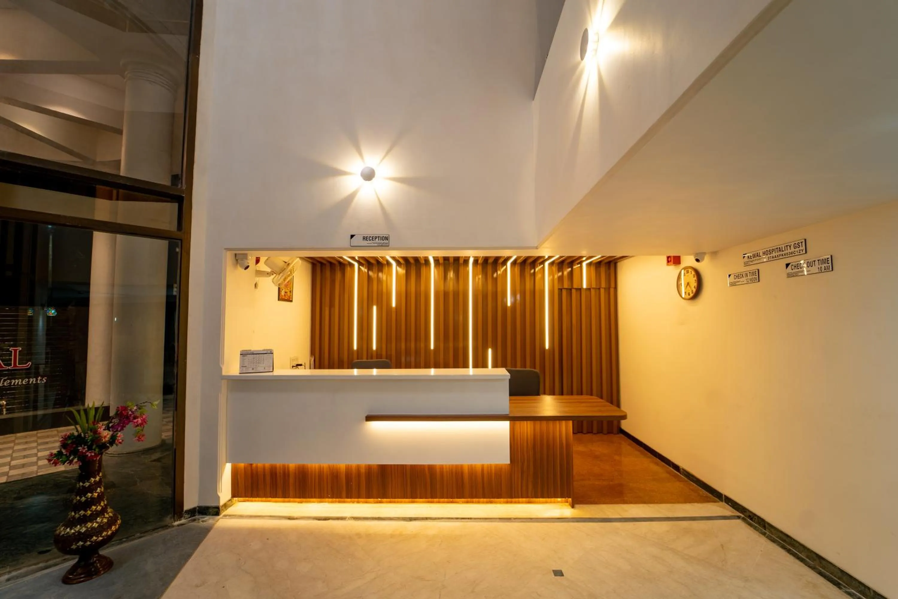 Lobby or reception, Bed in Hotel Kewal