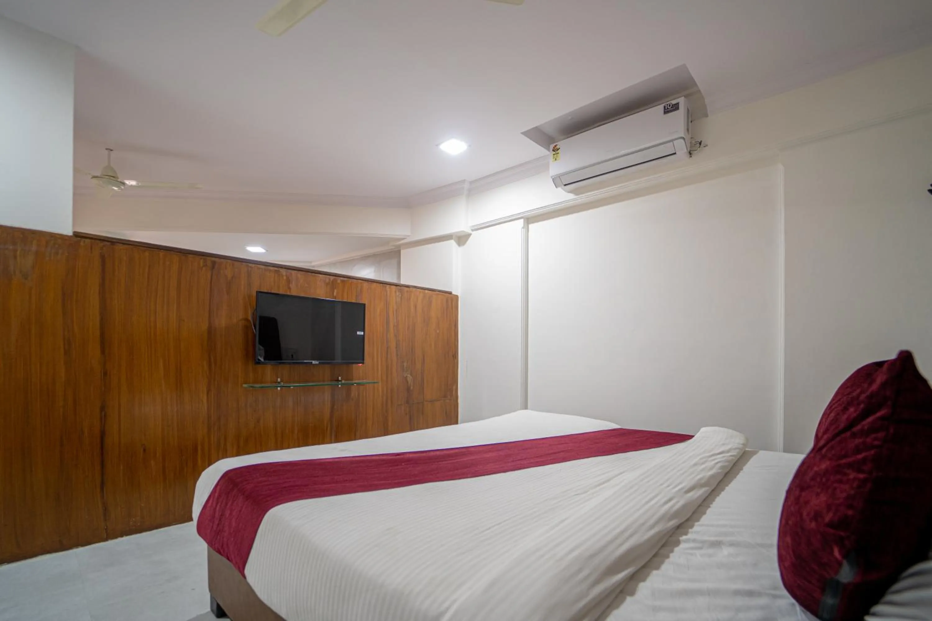 TV and multimedia, Bed in Hotel Kewal
