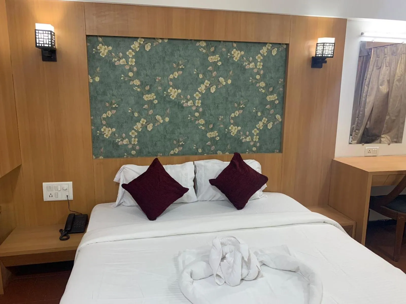 Bed in Hotel Kewal