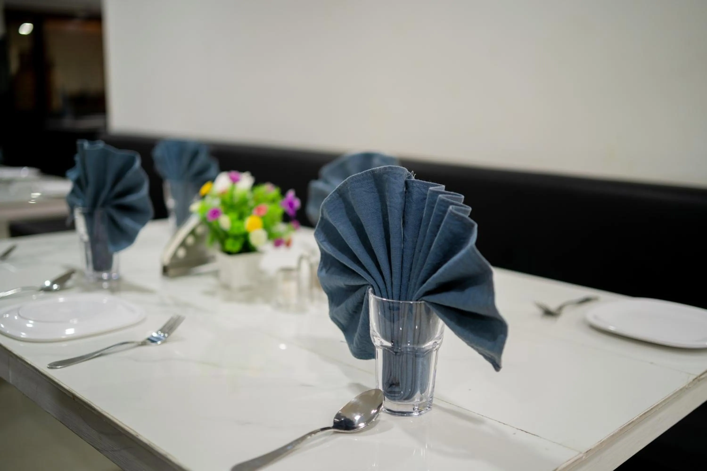 Restaurant/places to eat in Hotel Kewal