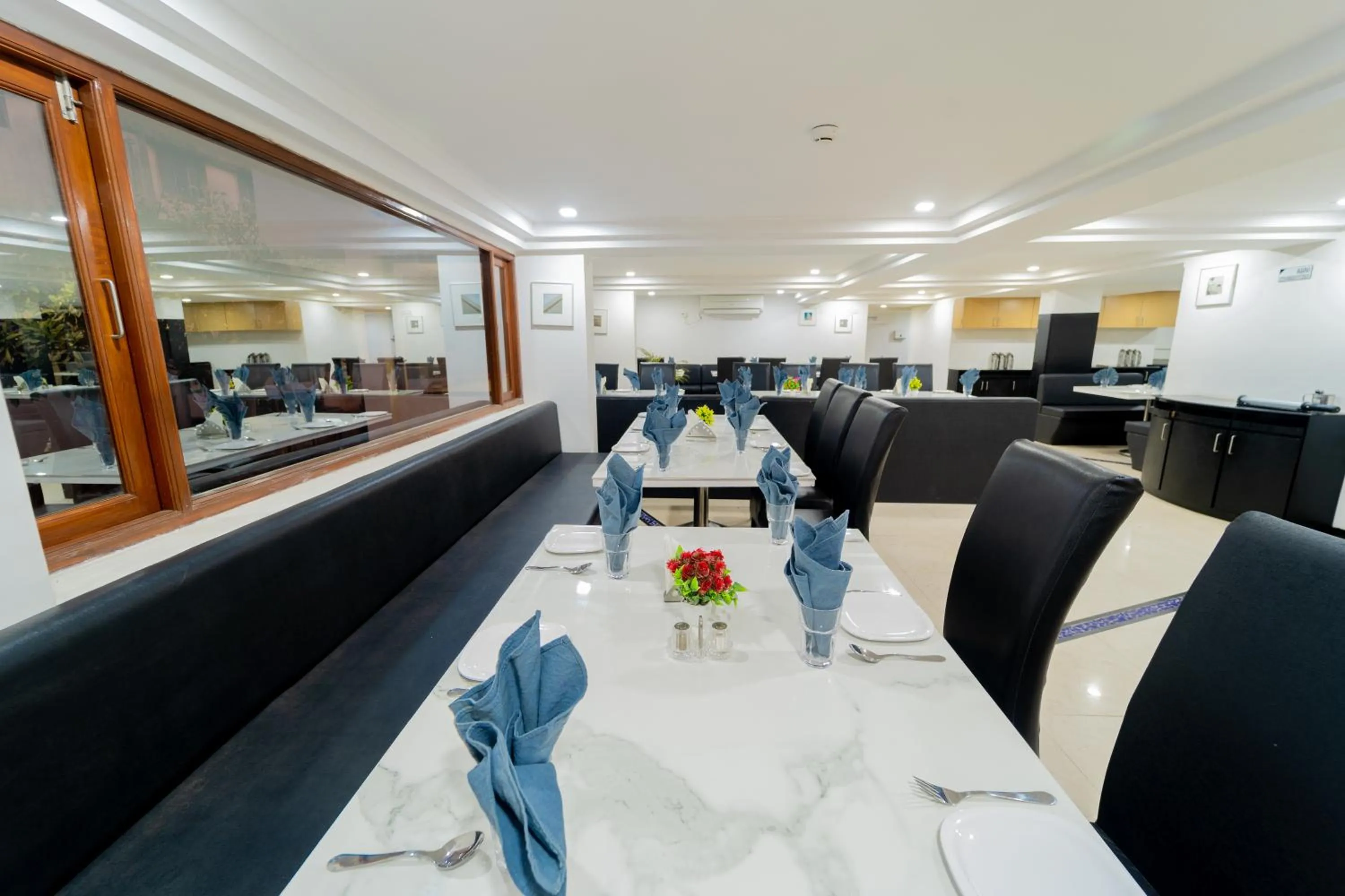 Restaurant/places to eat in Hotel Kewal