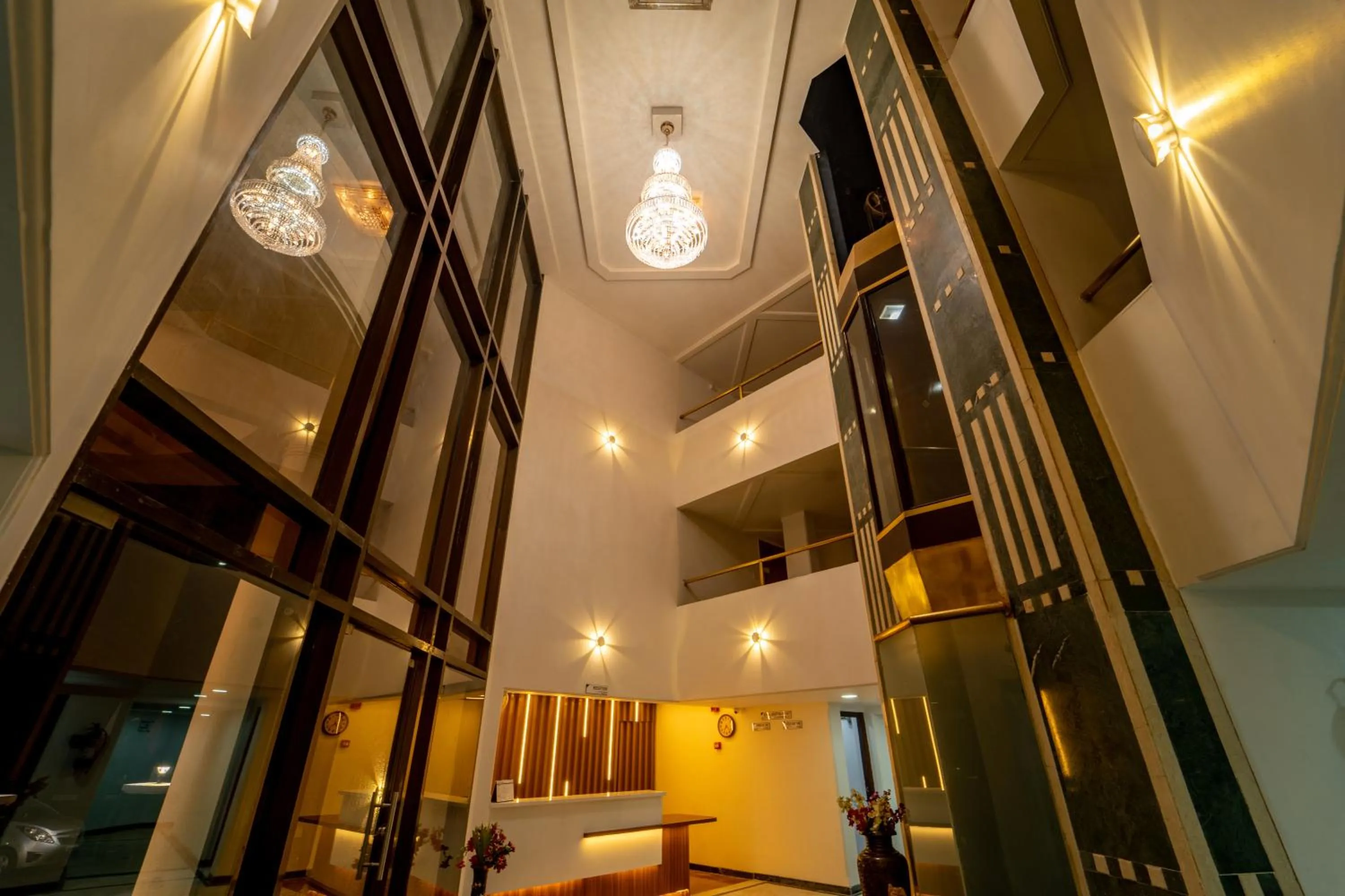 Facade/entrance, Bed in Hotel Kewal