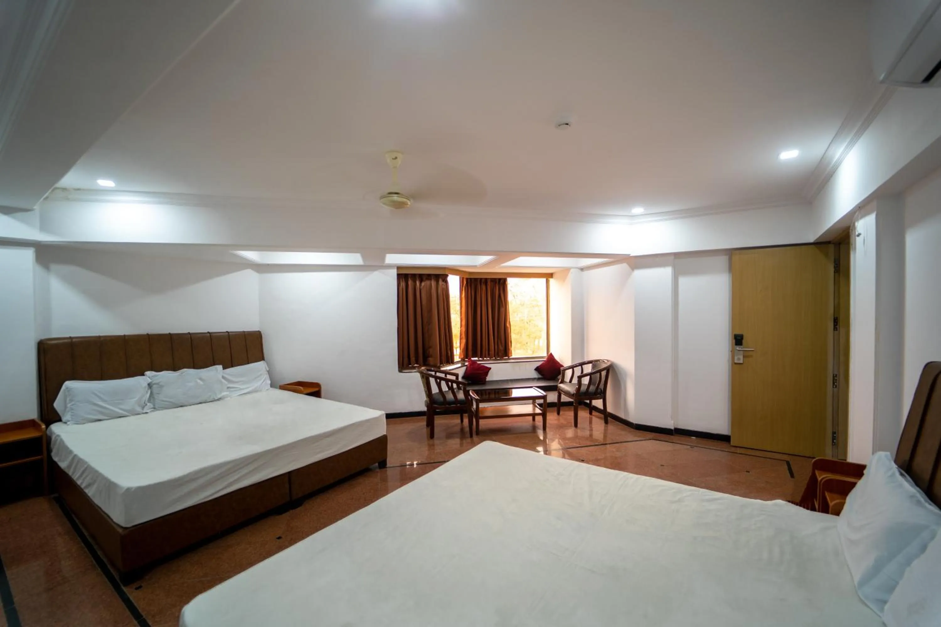 Bedroom, Bed in Hotel Kewal