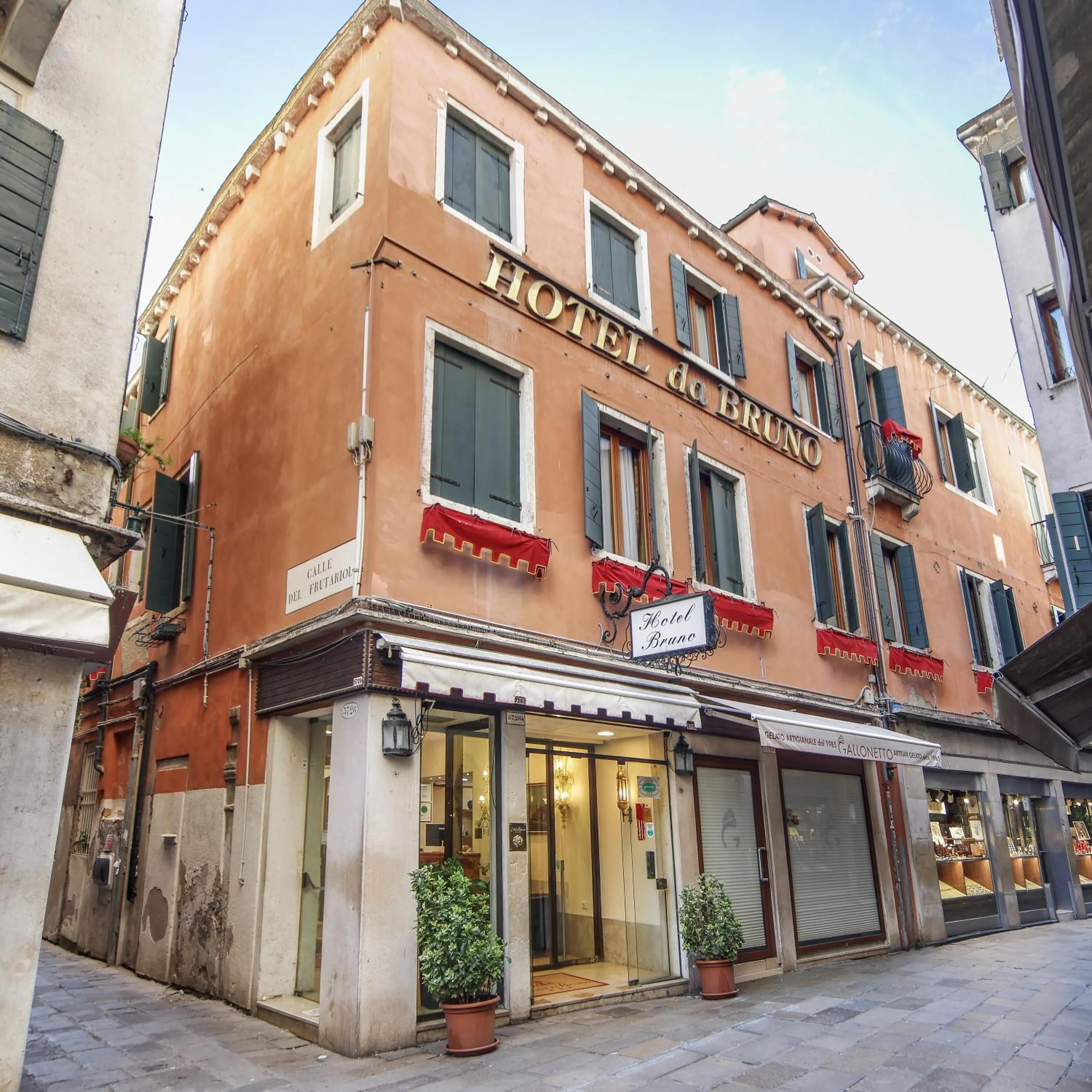 Property building in Hotel Da Bruno