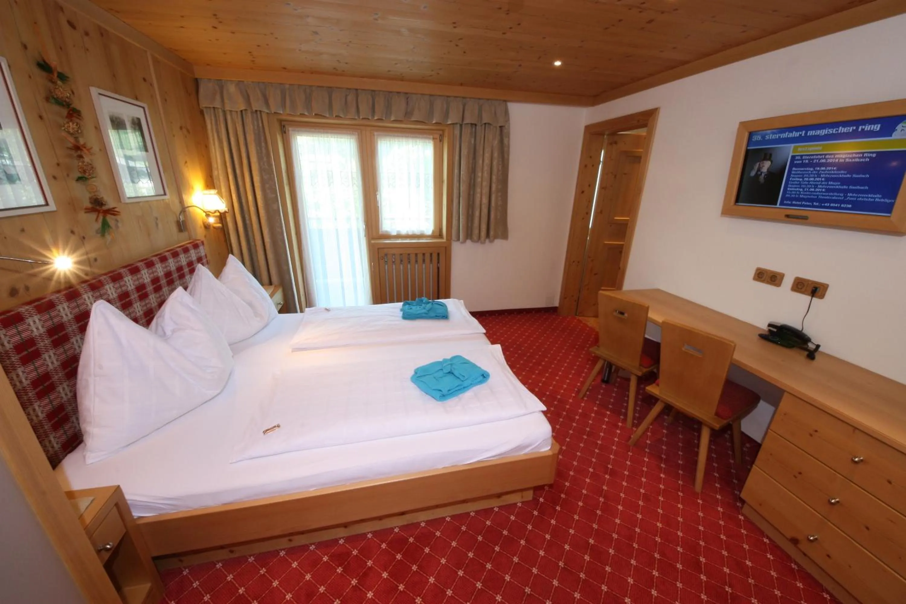 Bed in TALHEIMER Grias di & Hoamat since 1958 inklusive Therme TAUERN SPA & Jokercard