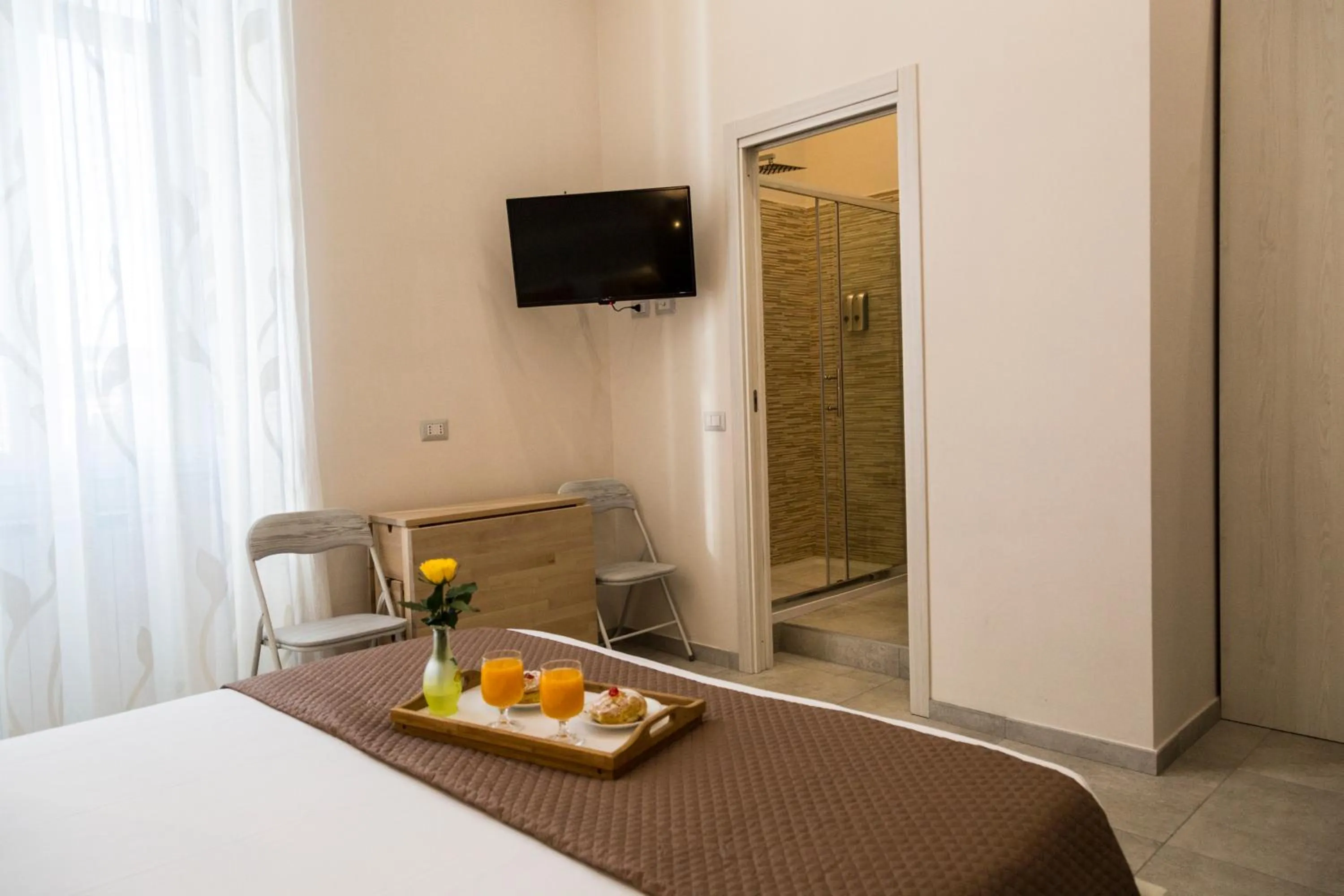 Bed in Tourist Appartment Port Inn - Free Transport Structure to Cruise Ship