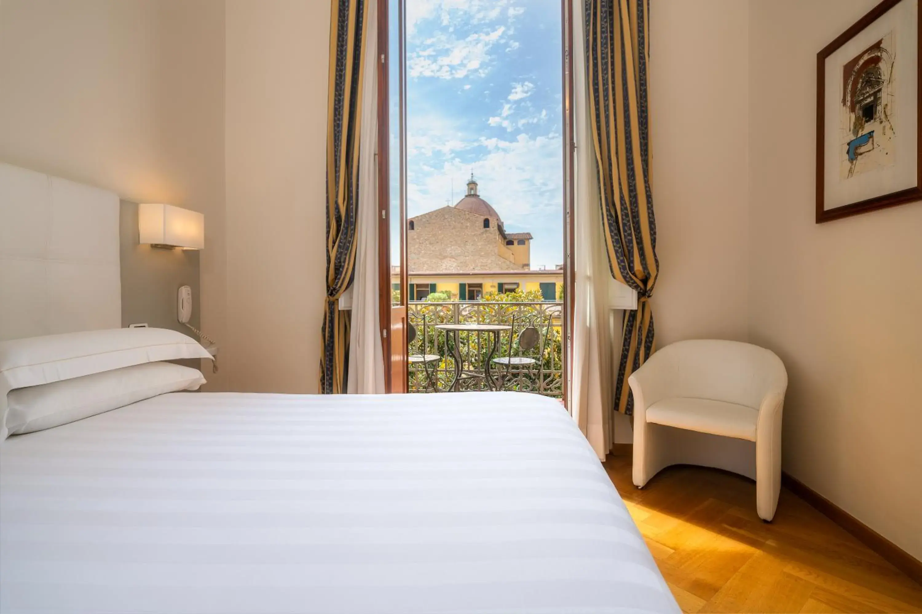 Double or Twin Room with Garden View in Hotel Croce Di Malta Double or Twin Room with Garden View in Hotel Croce Di Malta