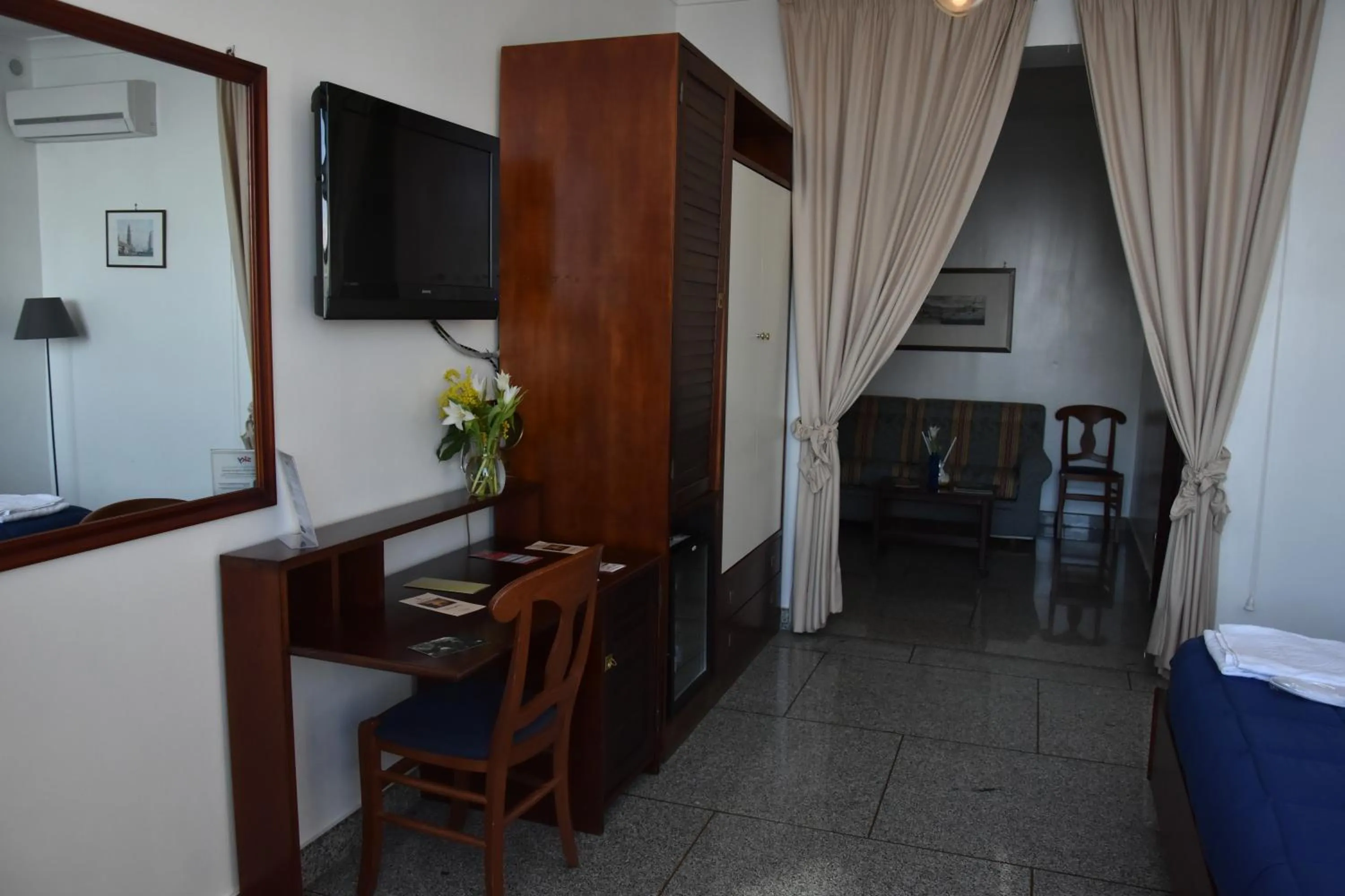 Living room, Bed in Hotel La Tripergola