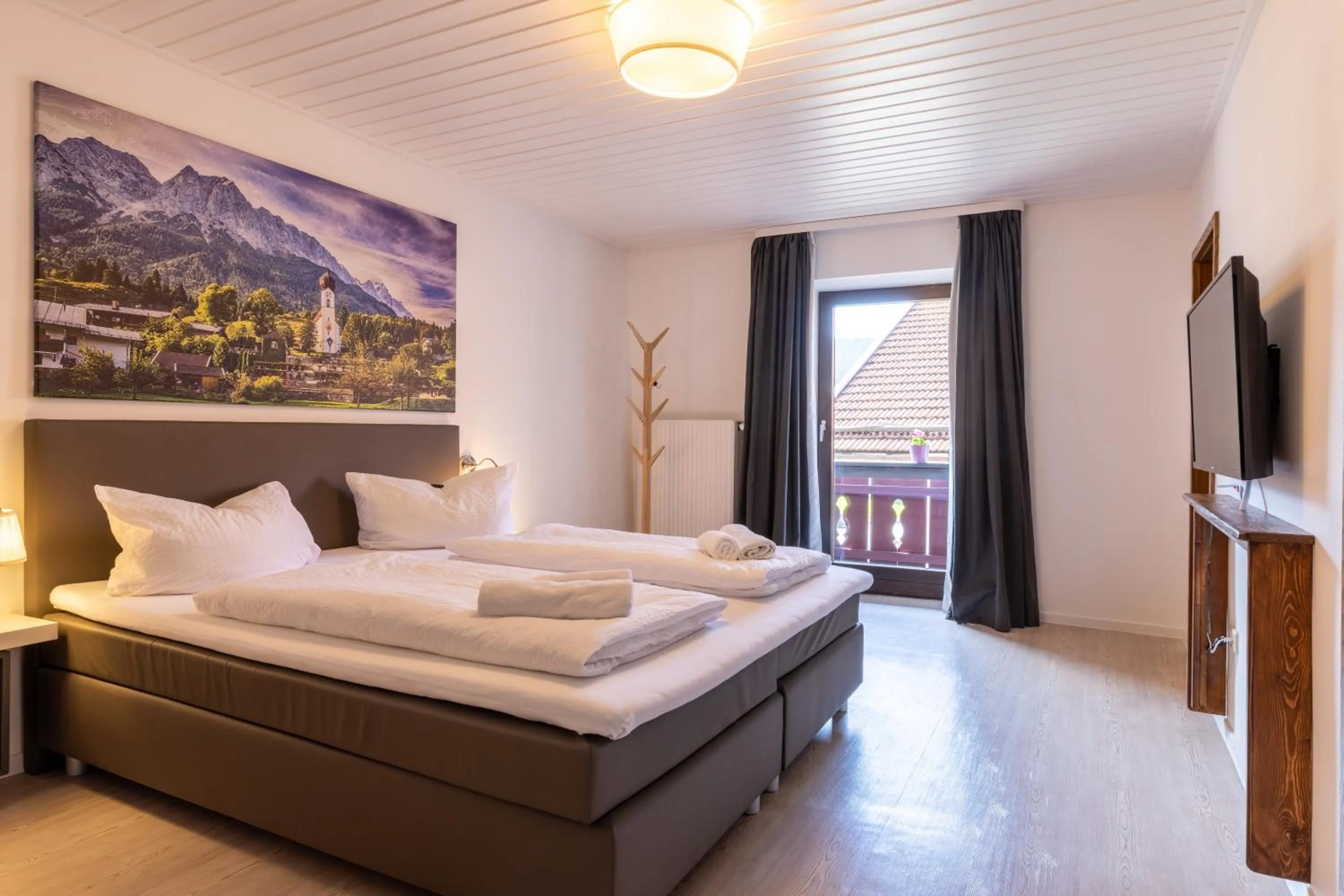 Photo of the whole room, Bed in Gasthof zur Post Saulgrub