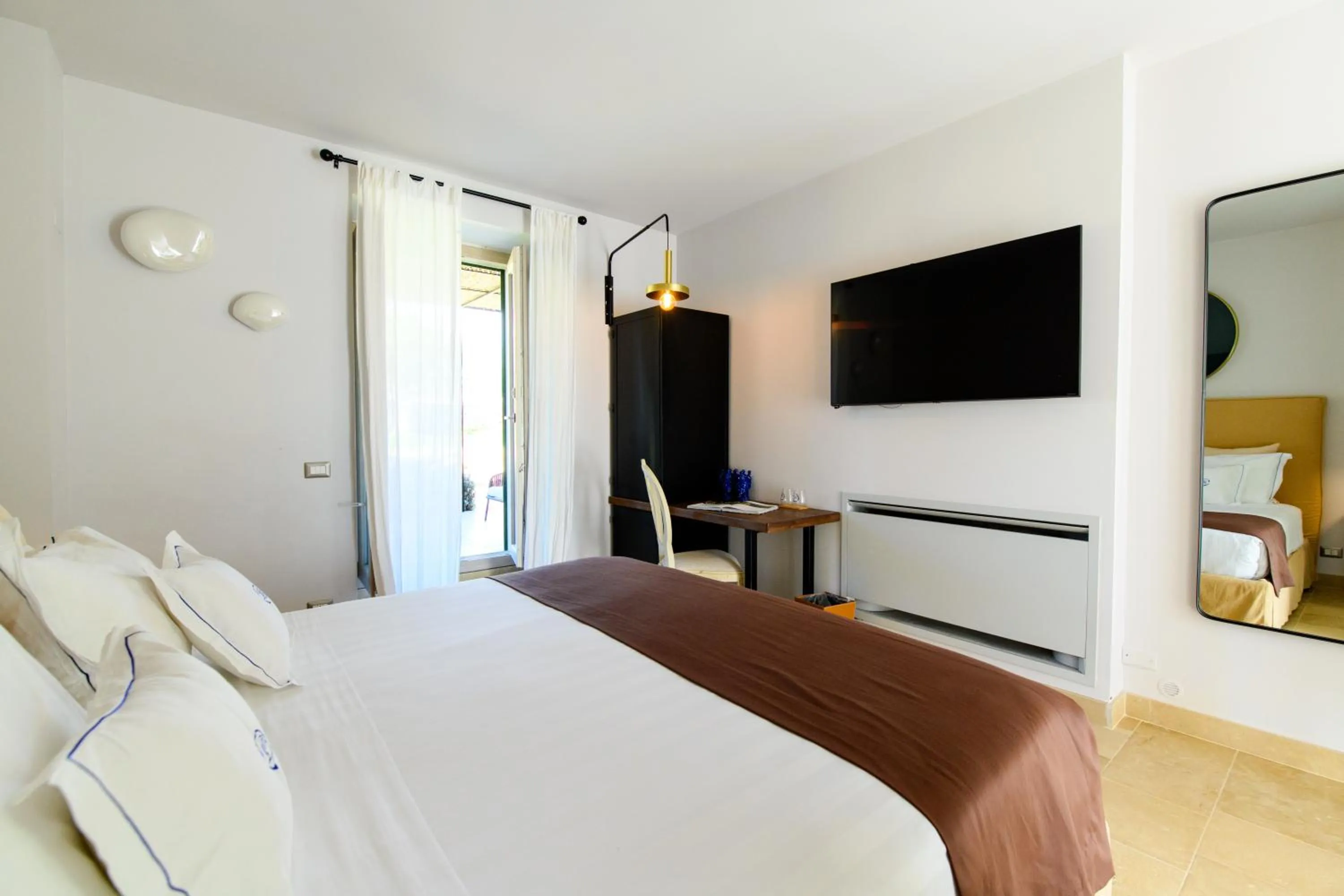 Photo of the whole room, Bed in Poggio Leano Boutique Hotel