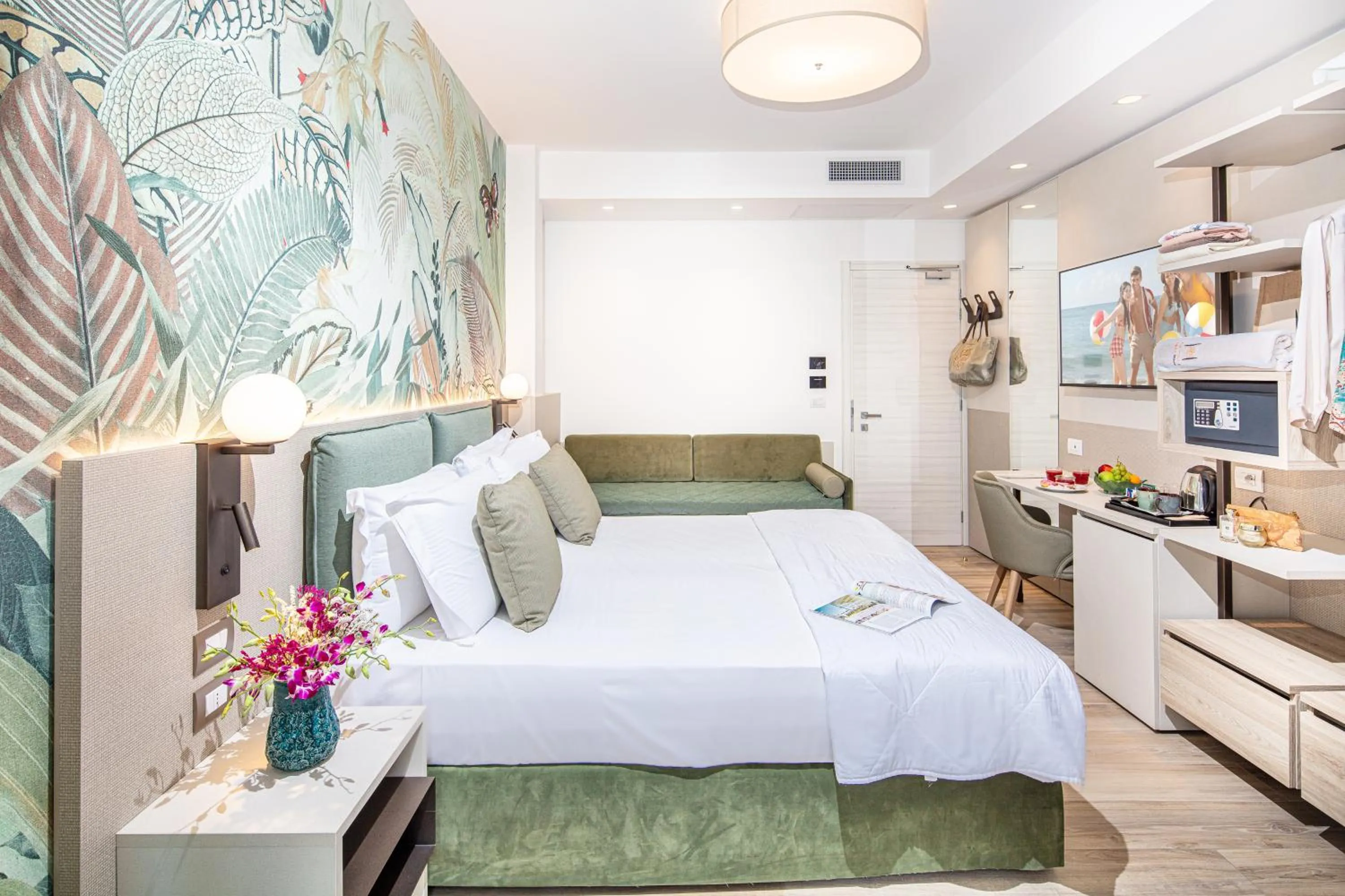 Property building, Bed in Life Hotel 4 Superior