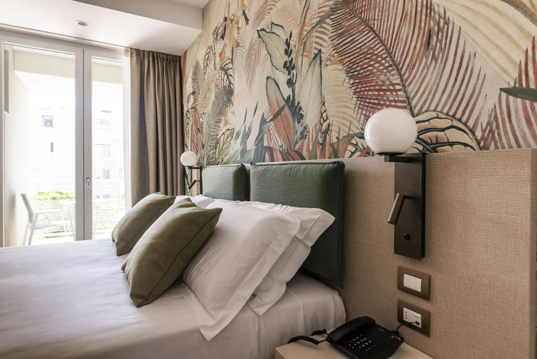 Property building, Bed in Life Hotel 4 Superior