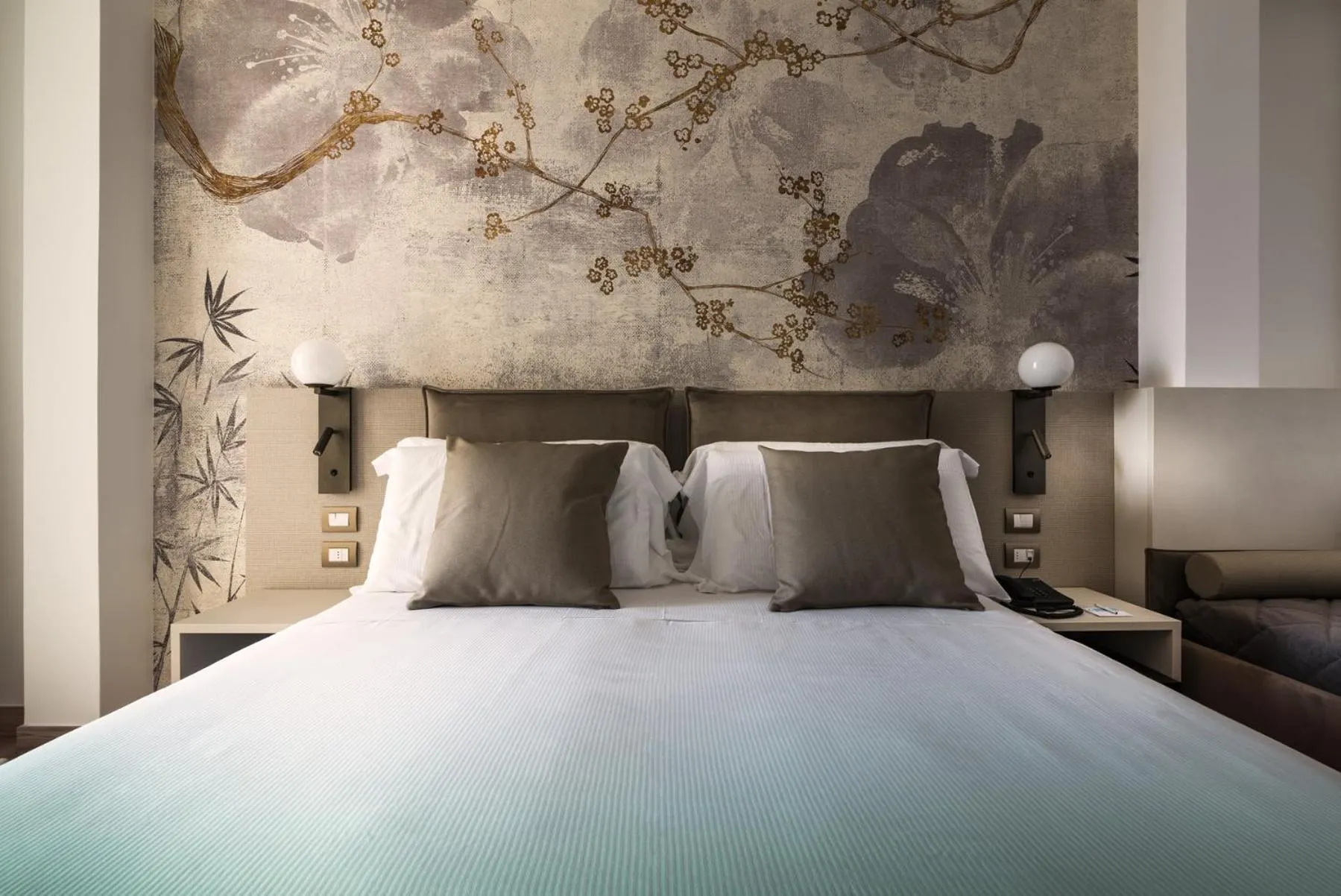 Property building, Bed in Life Hotel 4 Superior