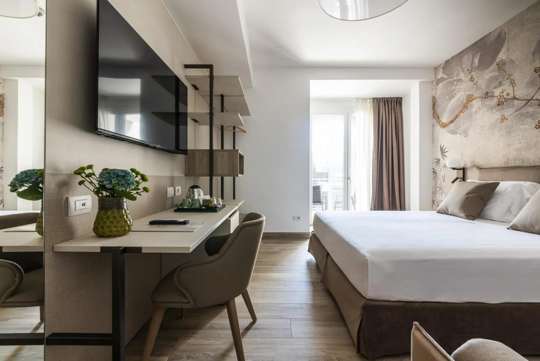 TV and multimedia, Bed in Life Hotel 4 Superior