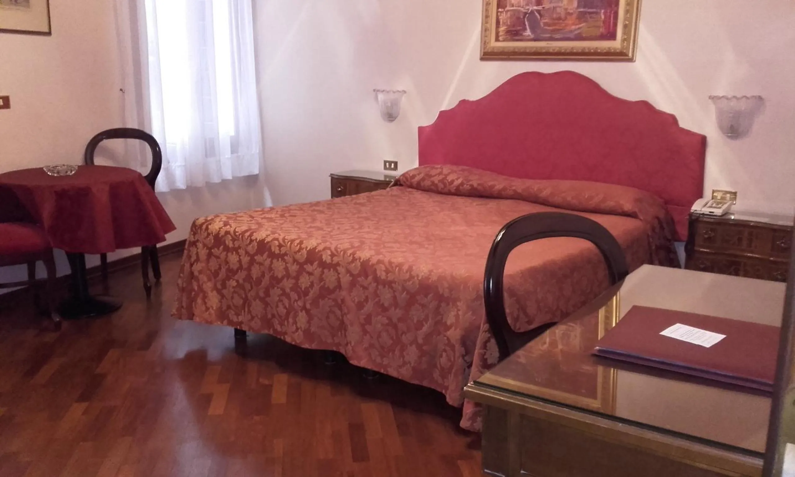 Photo of the whole room, Bed in Hotel Piccola Fenice