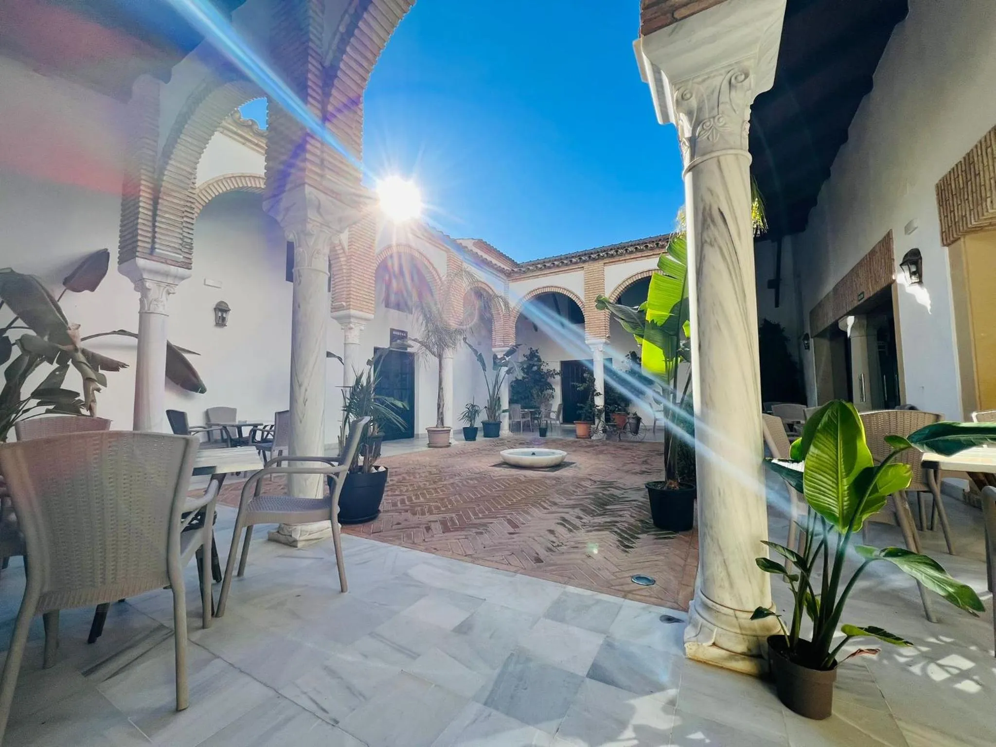 Patio in Hotel Cuatro Vientos