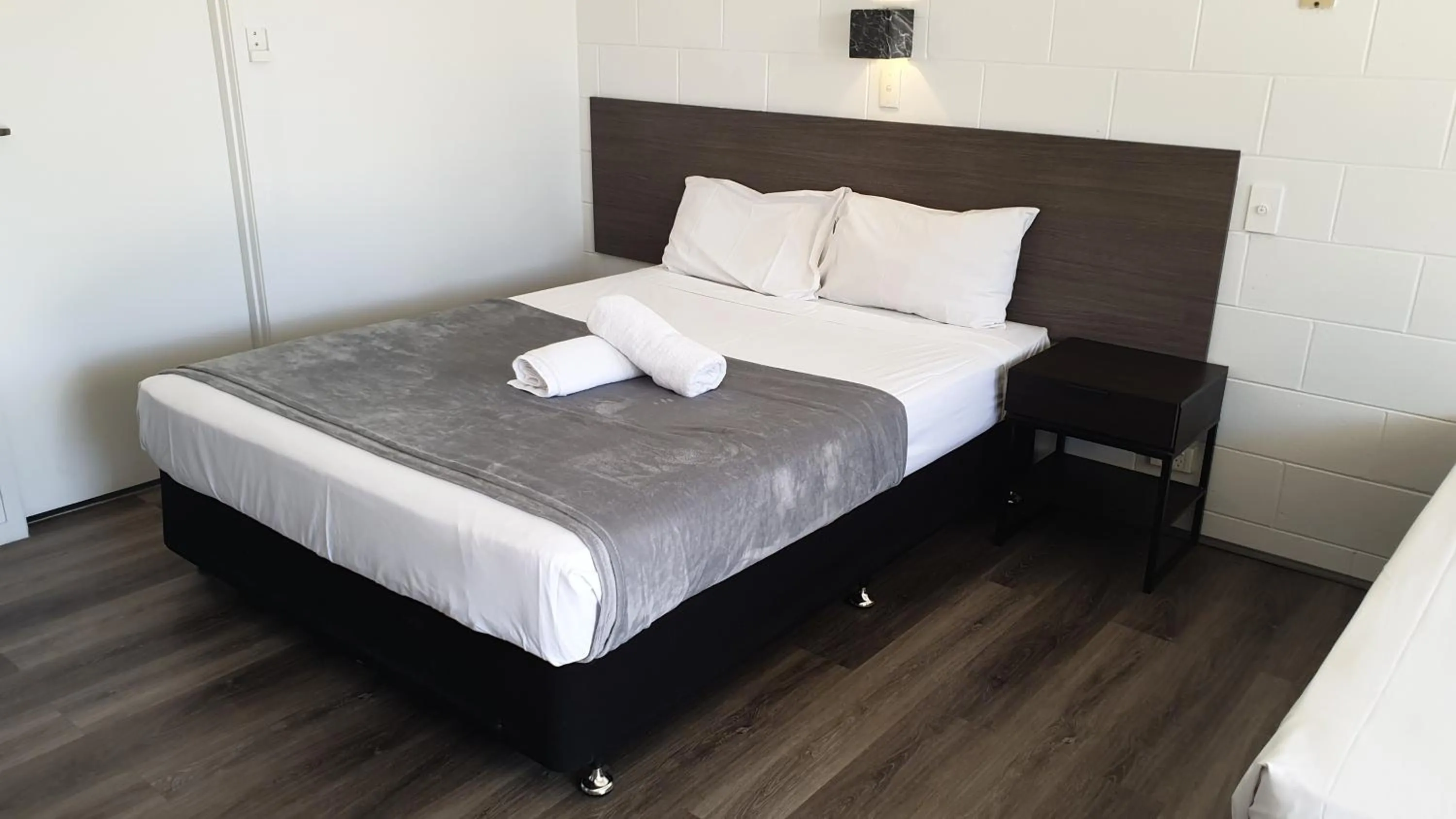 Bedroom, Bed in Townsville City Motel