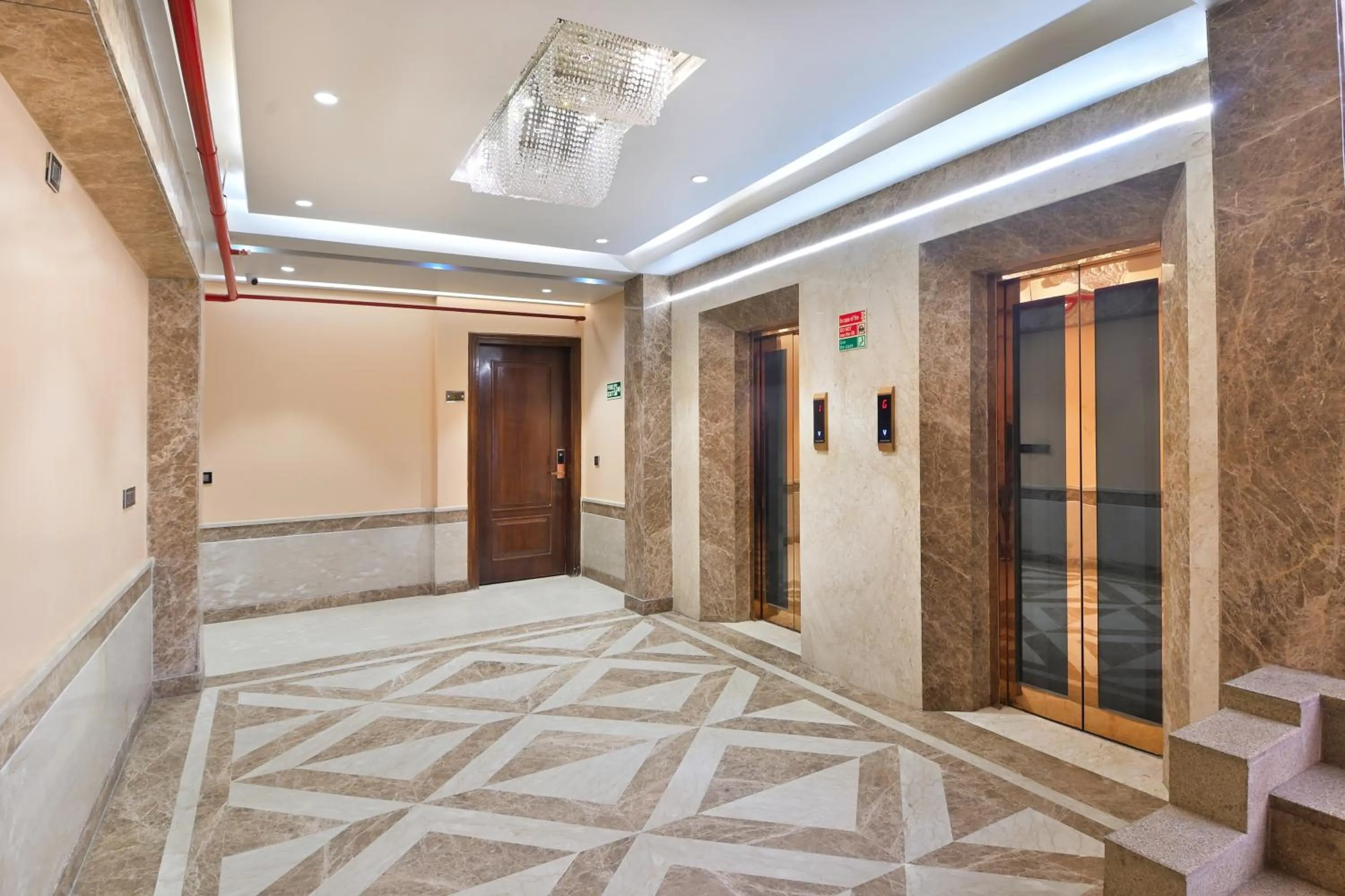 elevator in Hotel Vanson Delite - New Delhi Railway Station